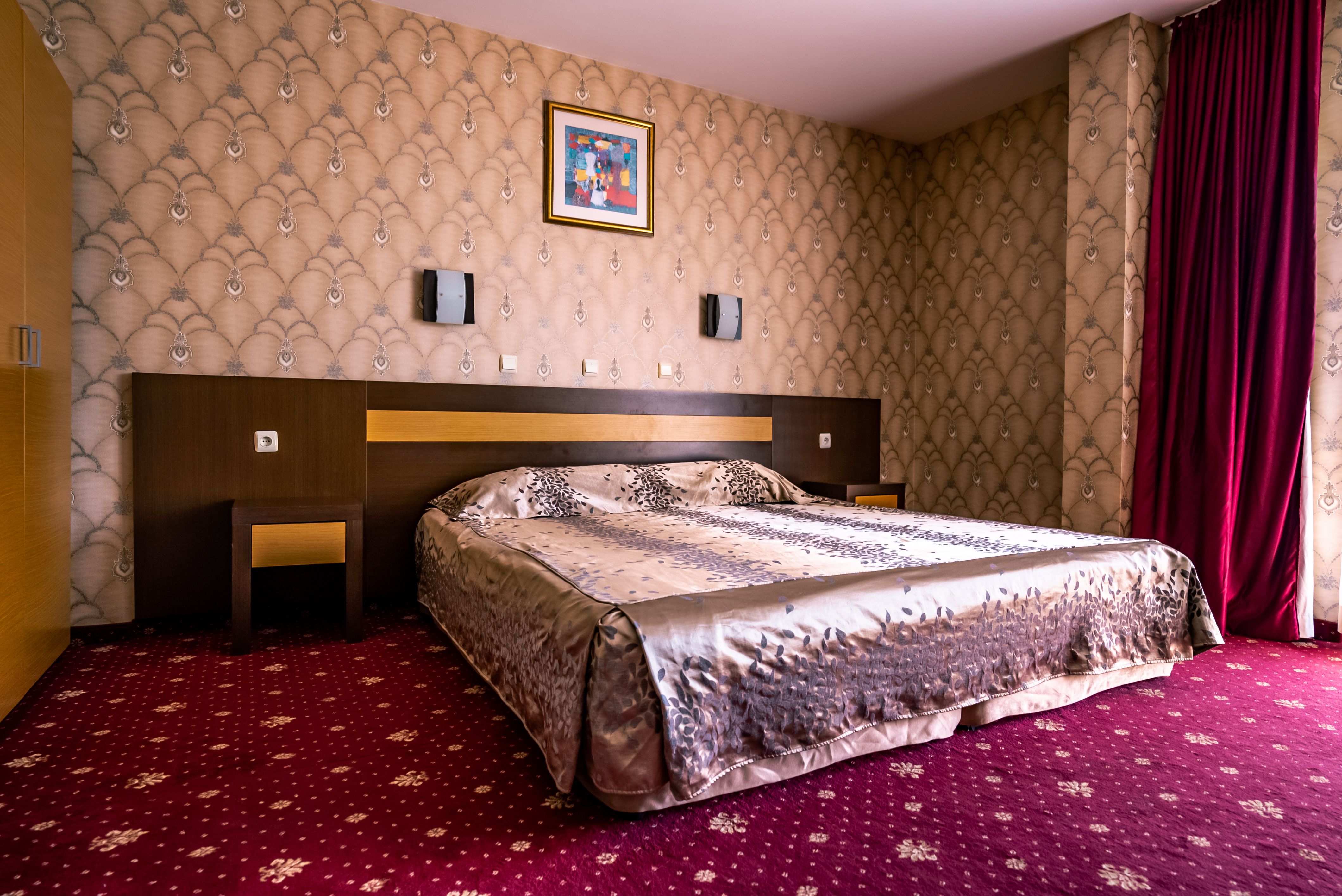 DOUBLE LARGE ROOM