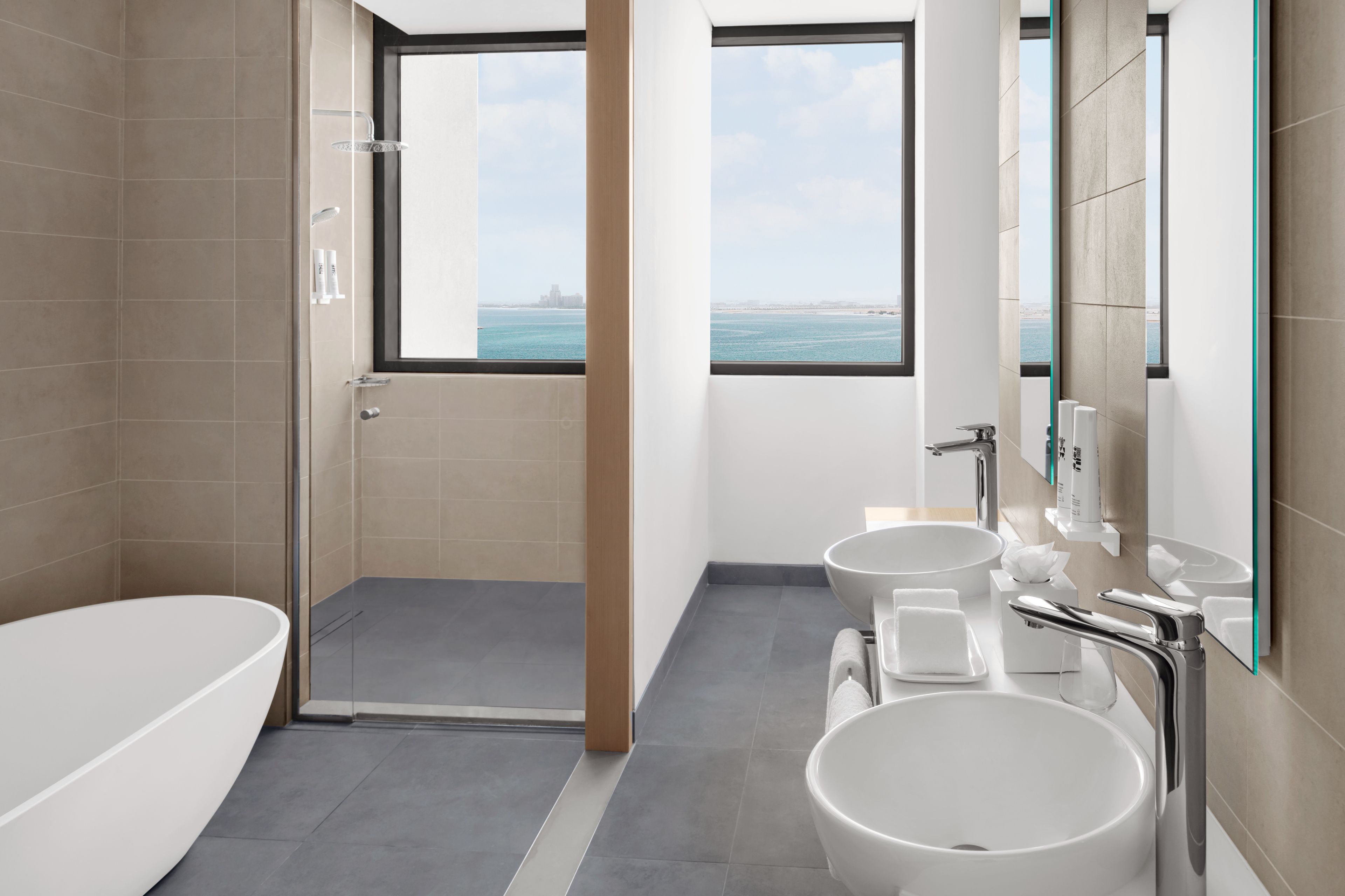 PANORAMIC BRIDGE SUITE POOL & BEACH VIEW
