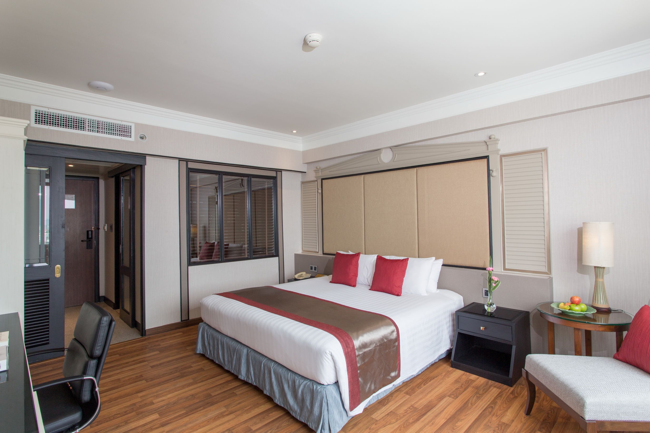 Executive Deluxe Riverview Room