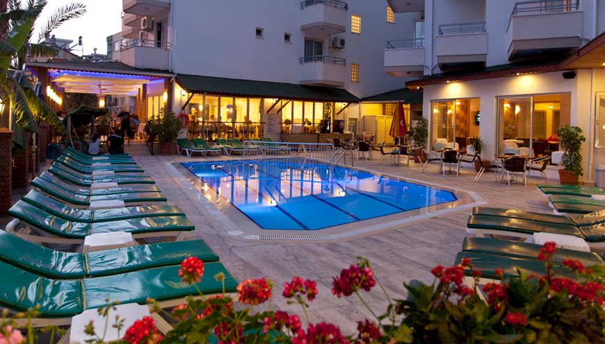 remi hotel piscina 1.jpg
