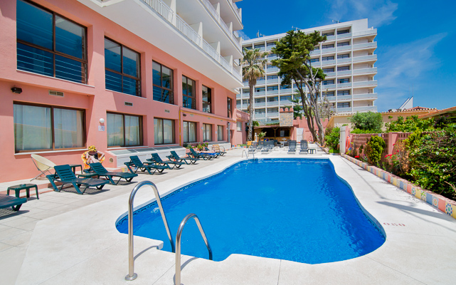 Costa del Sol, Hotel Villasol, piscina exterioara, sezlonguri.jpg