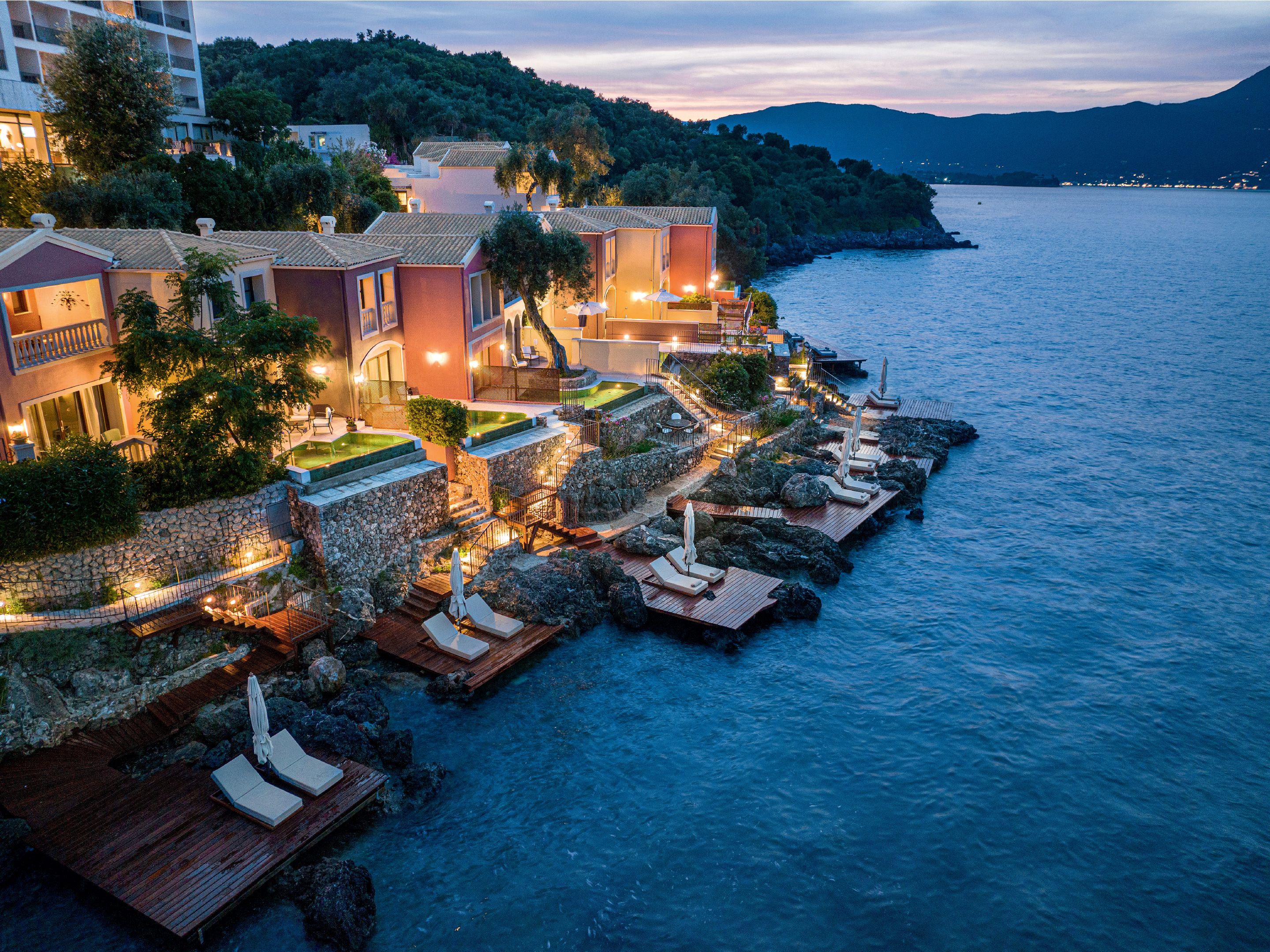 2-BEDROOM ROC VILLA WATERFRONT SEA DECK