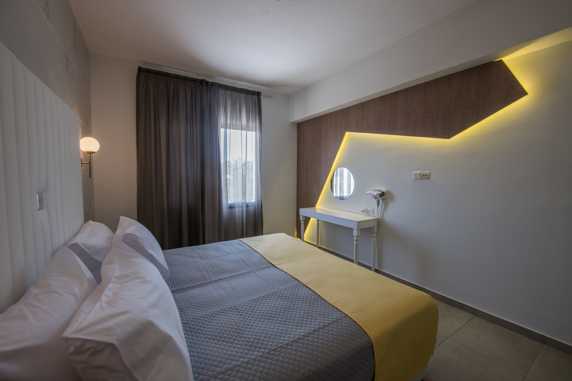 ONE BEDROOM 