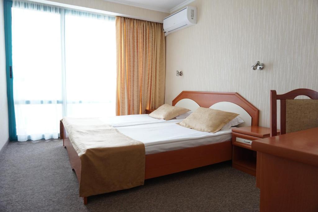 PROMO ROOM