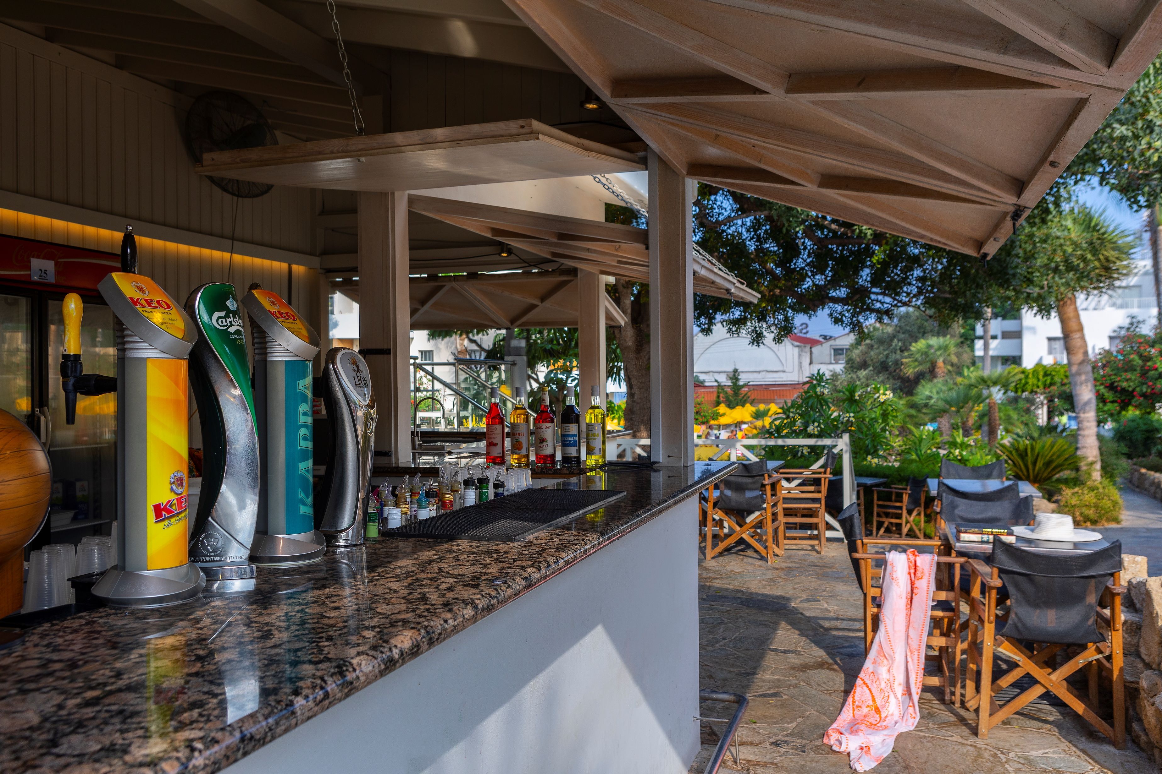 Pool Bar