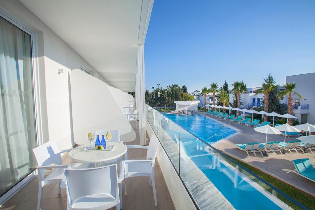 STANDARD SUITE (POOLVIEW, SWIMUP-POOLTERRACE)