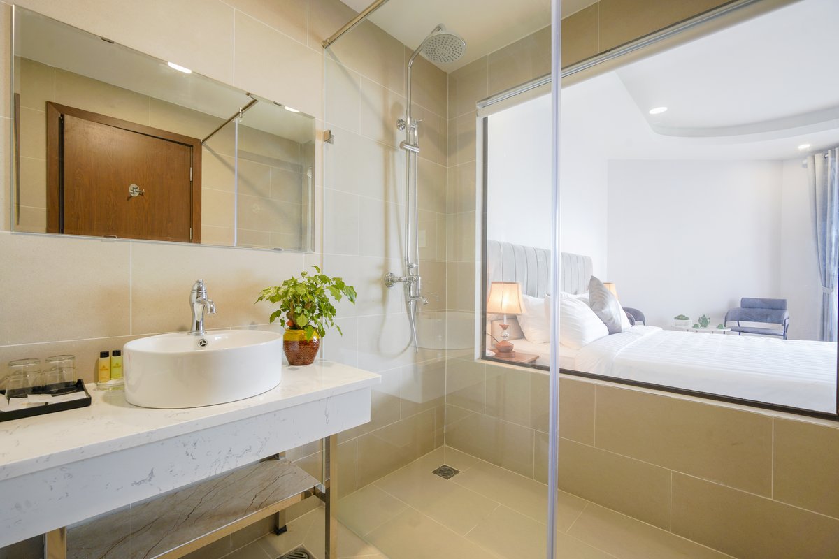 EXECUTIVE TRIPLE SEAVIEW
