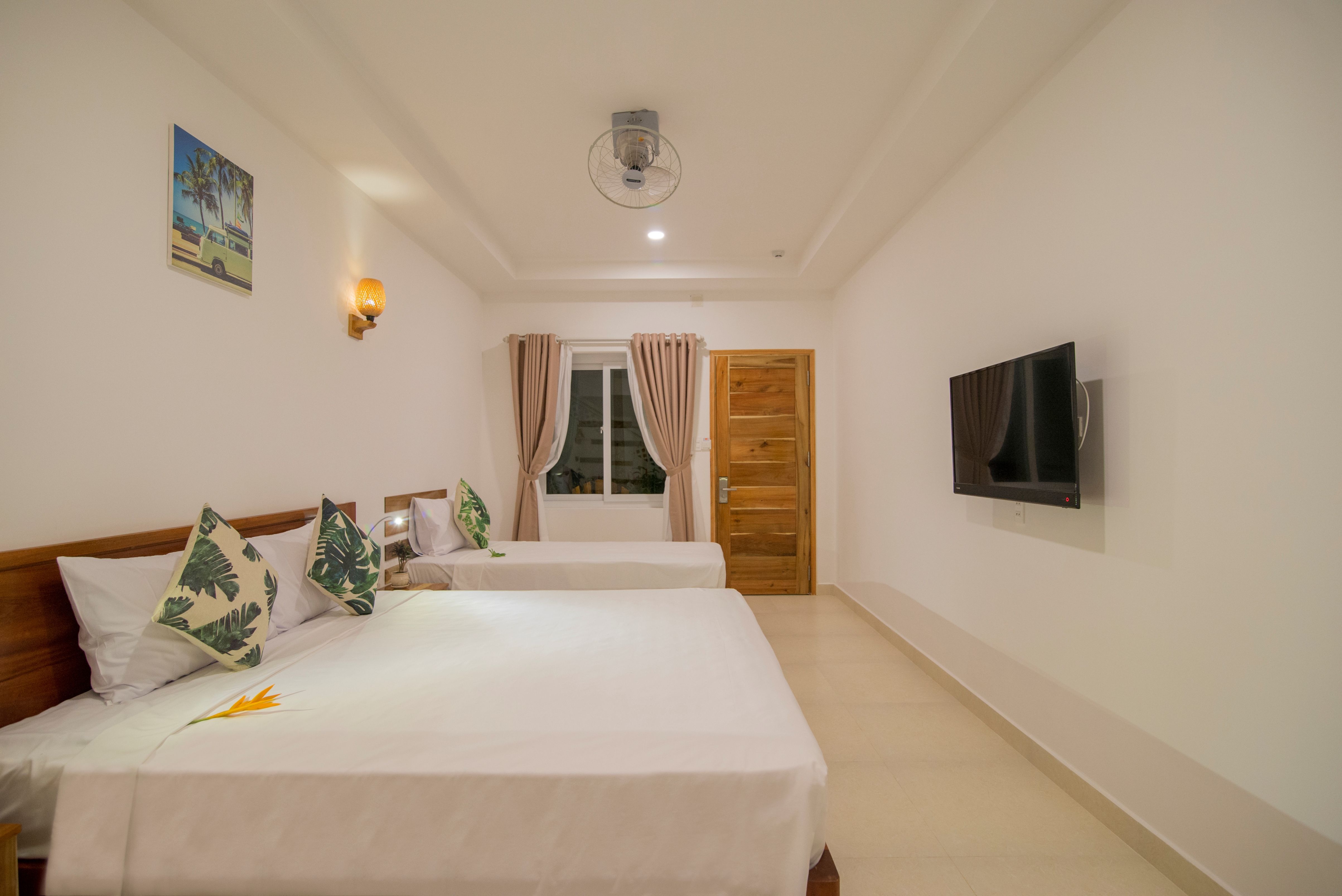 TRIPLE ROOM WITH BALCONY (NO EXTRA BED)
