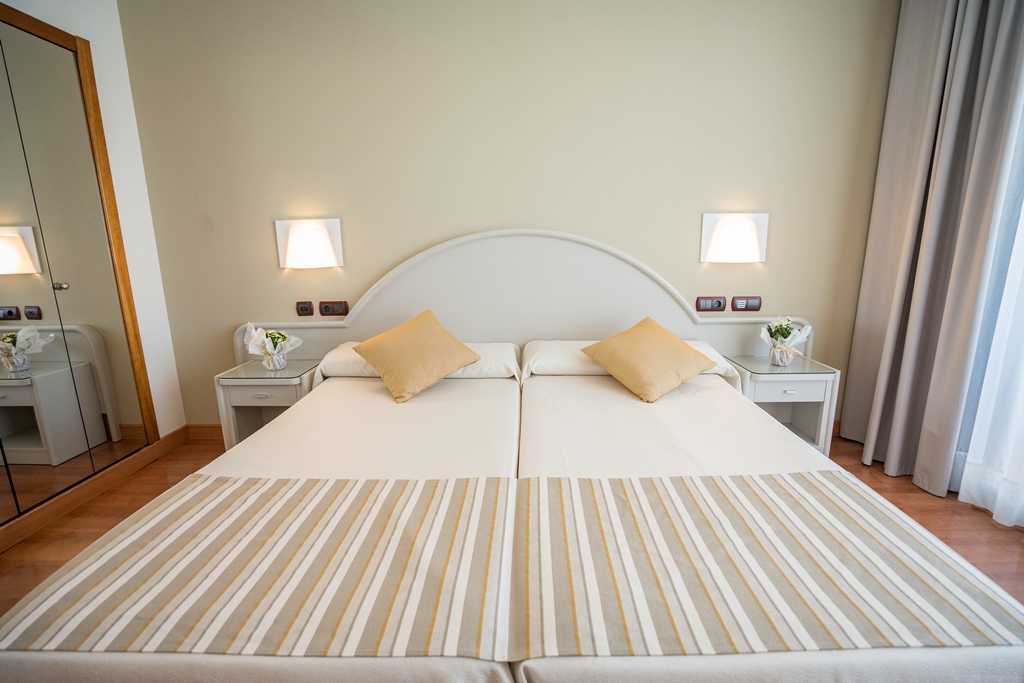 EB - DOUBLE COMFORT PREMIUM VIEW BALCONY OR TERRACE