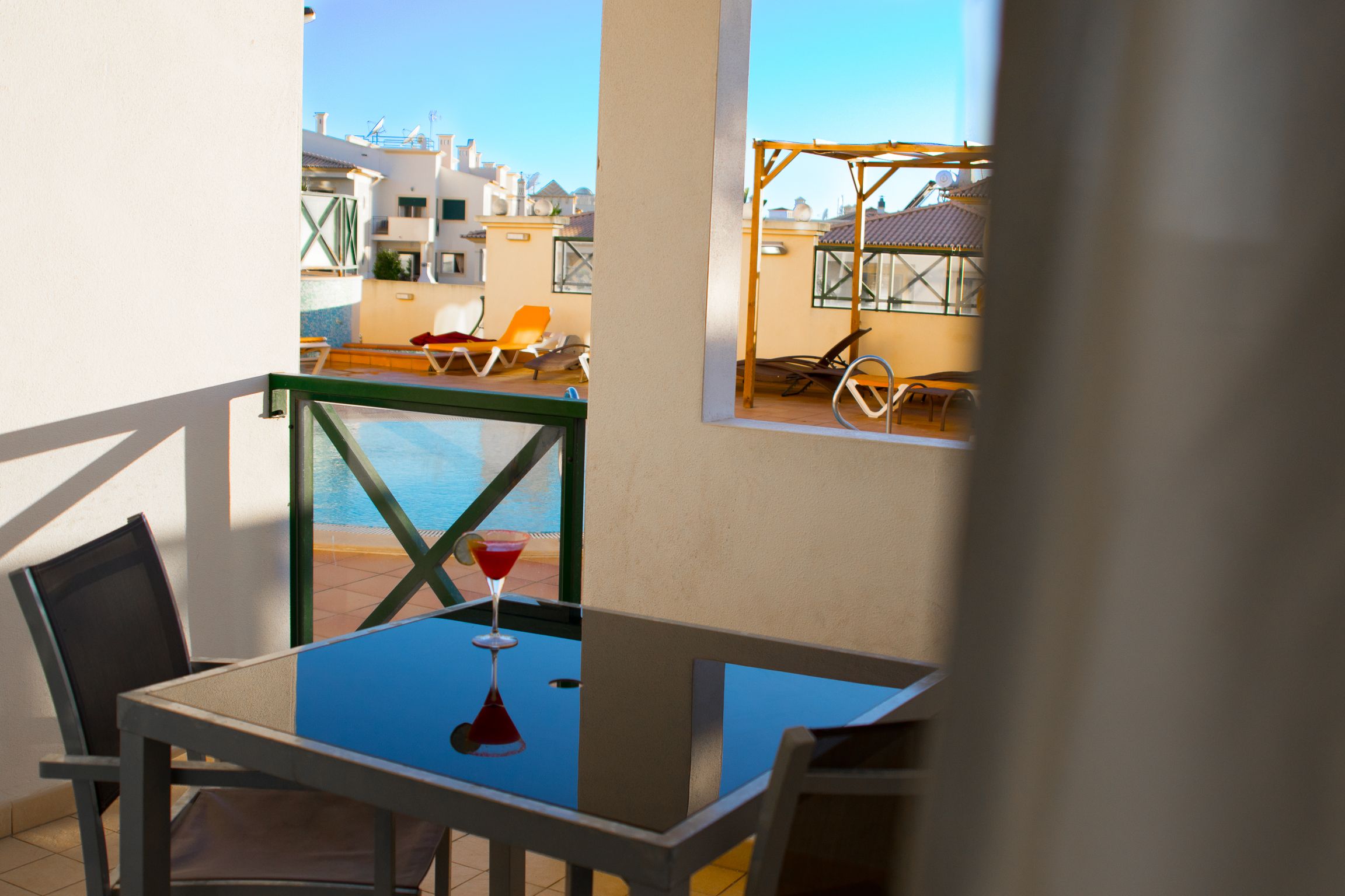 DELUXE ONE BEDROOM APARTMENT