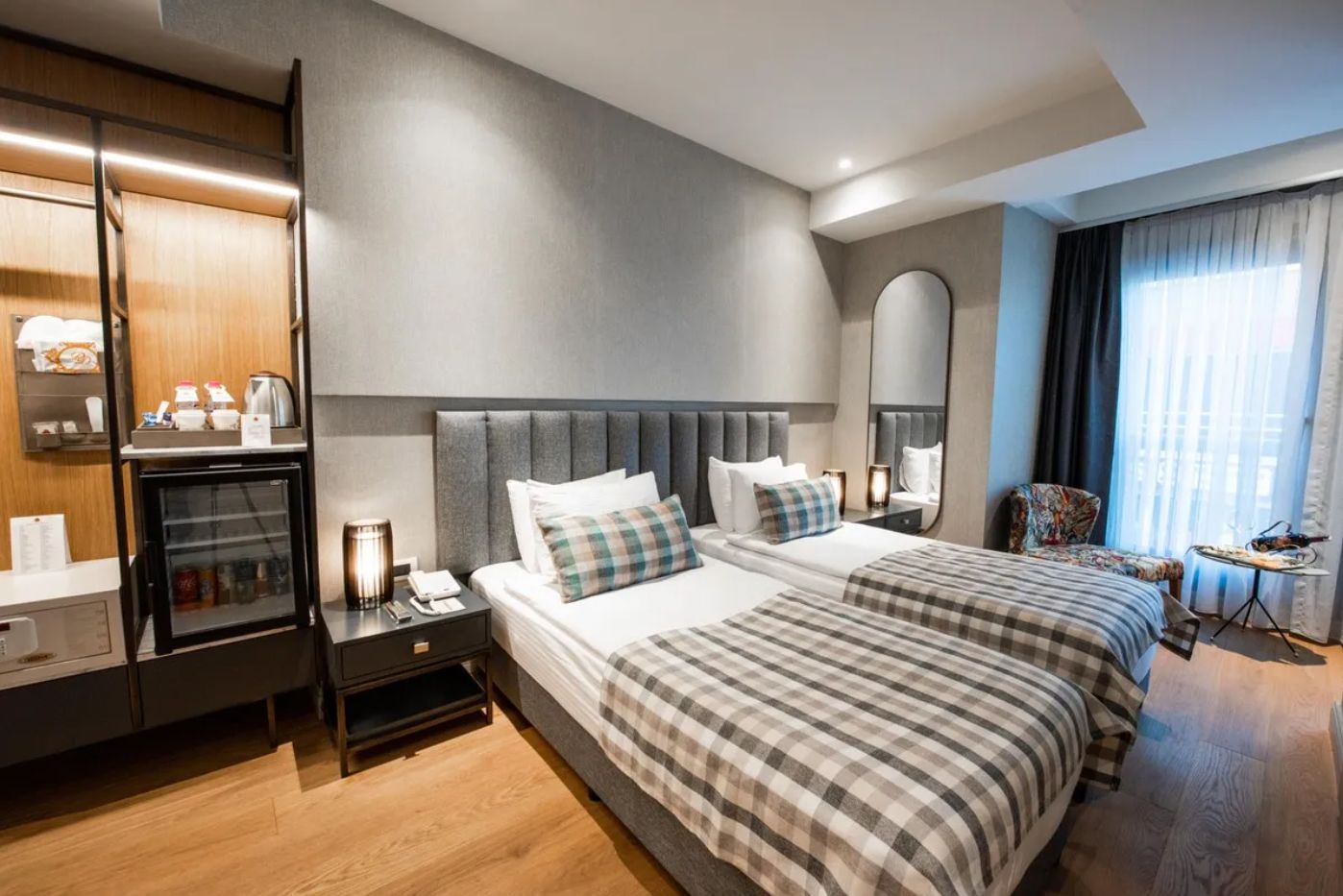 DELUXE ROOM