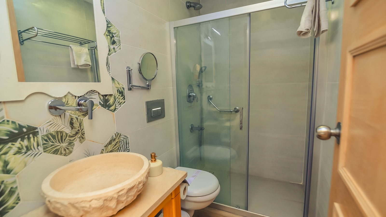 Comfort Oda Triple, Kara veya Havuz Manzaralı, Balkonlu
