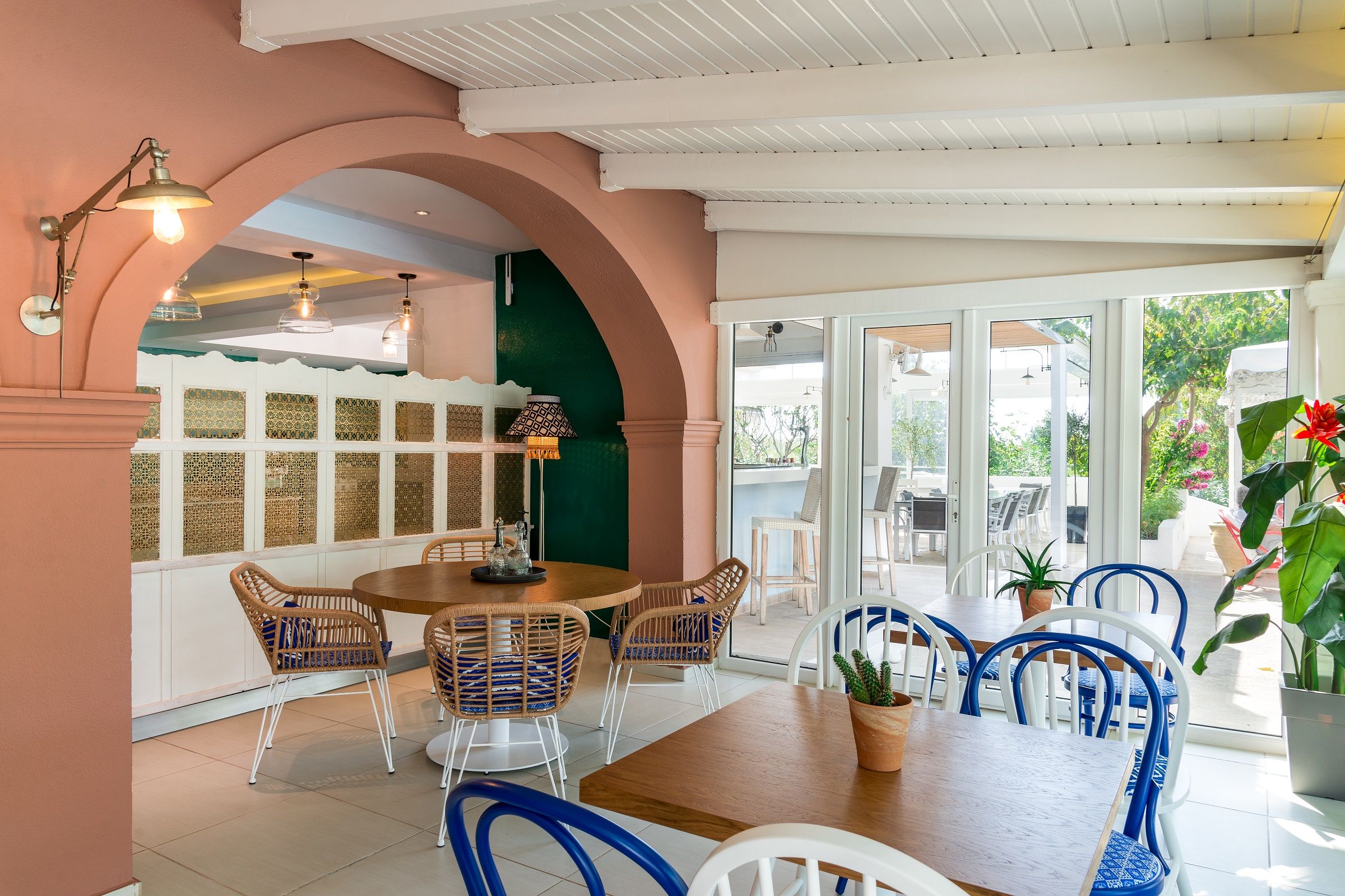 MAIN RESTAURANT