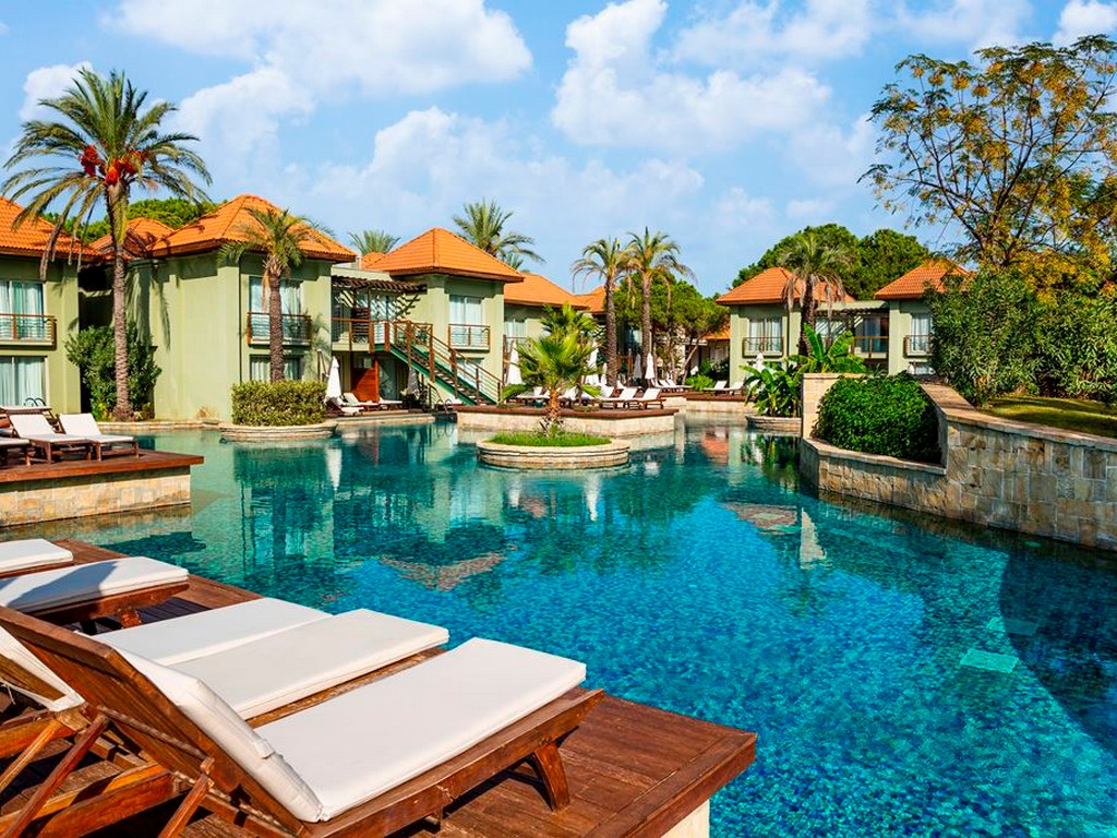 Lake Deluxe Villa