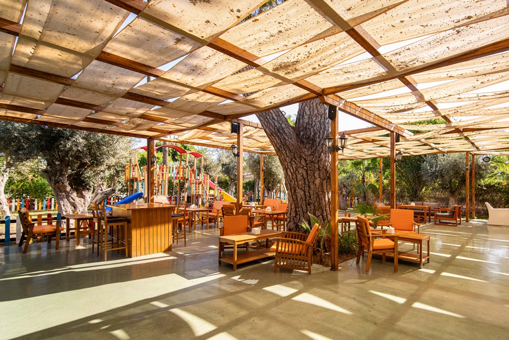 SNACK RESTAURANT