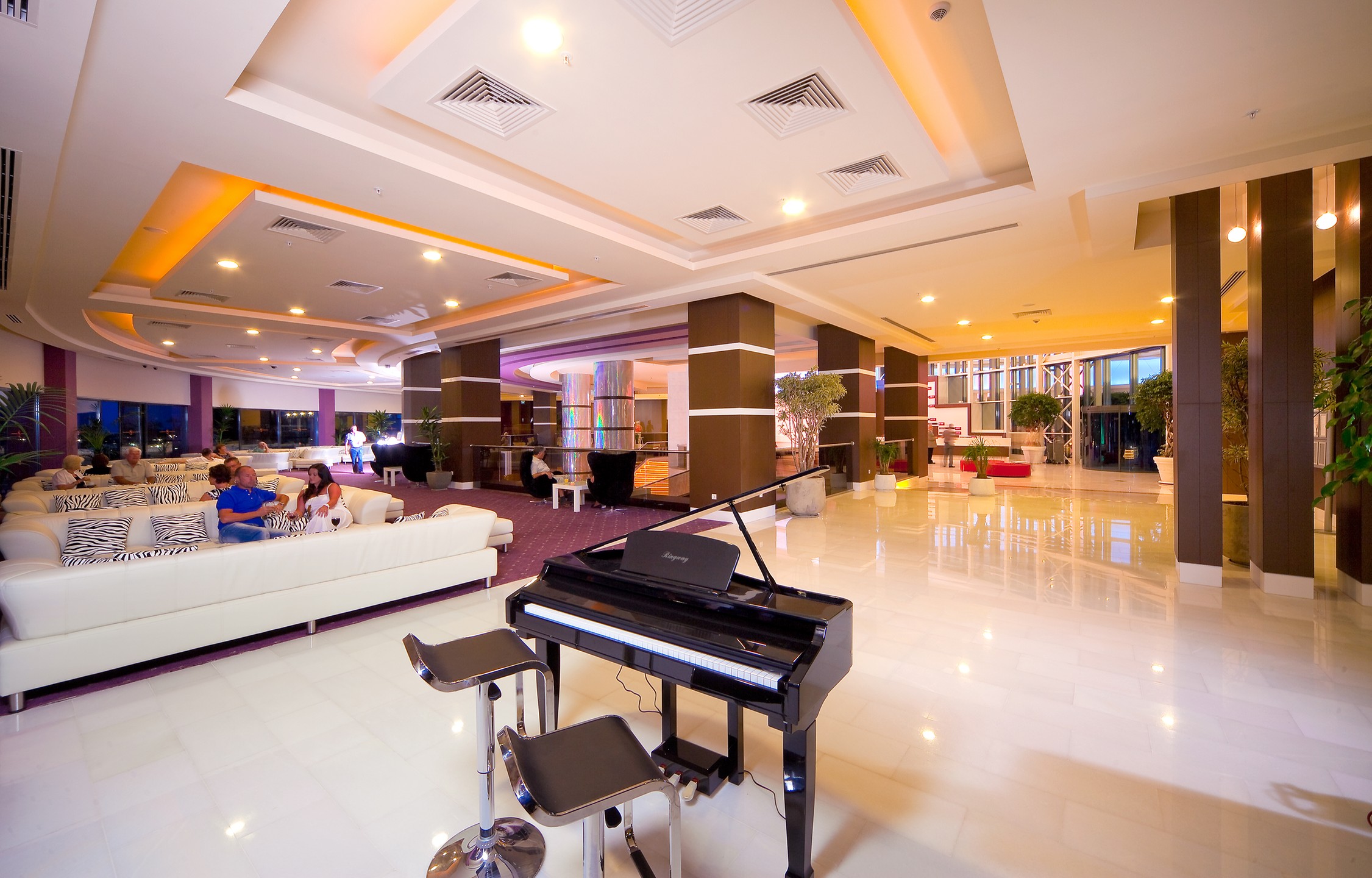 LOBBY BAR