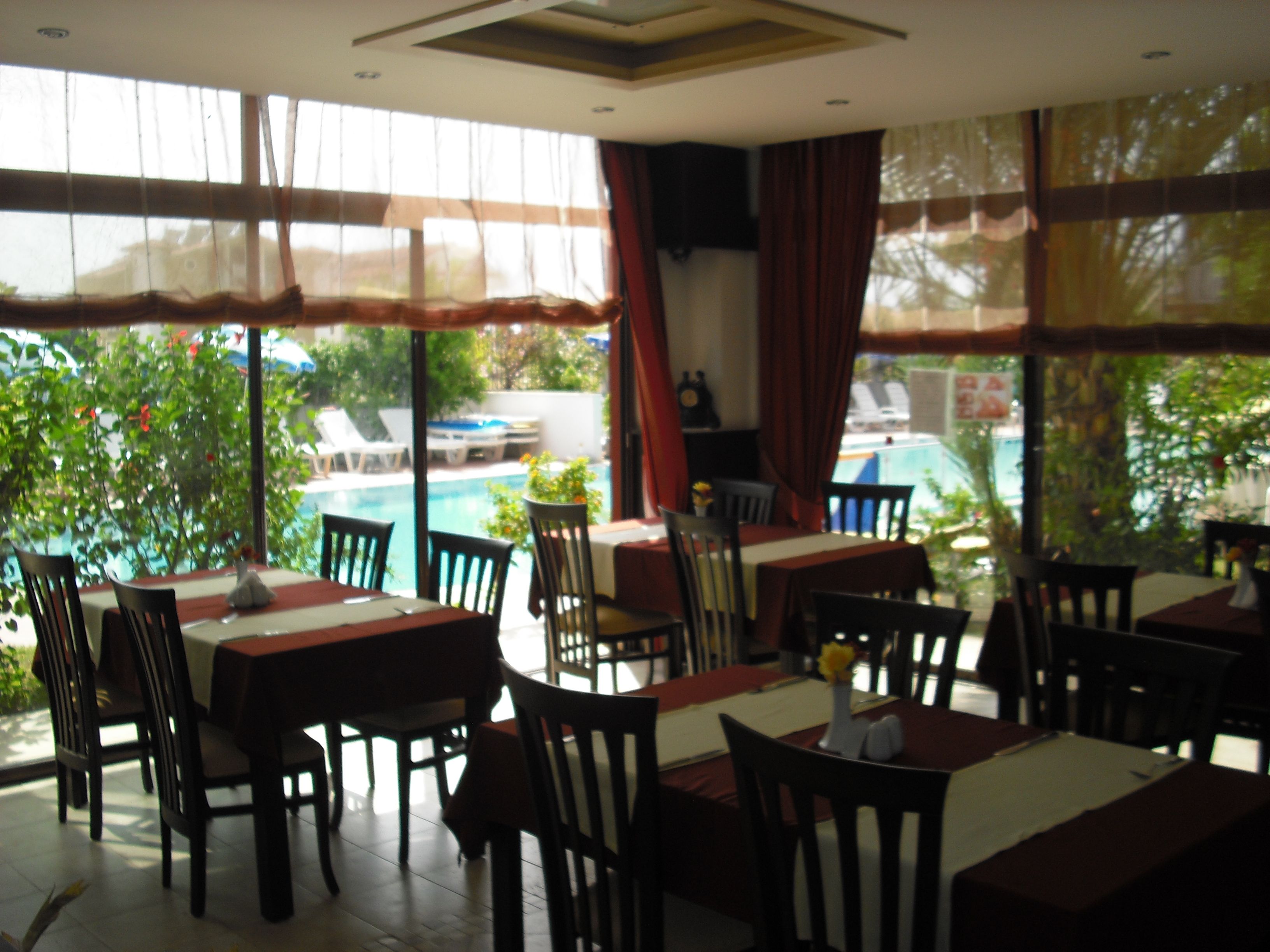 MAIN RESTAURANT