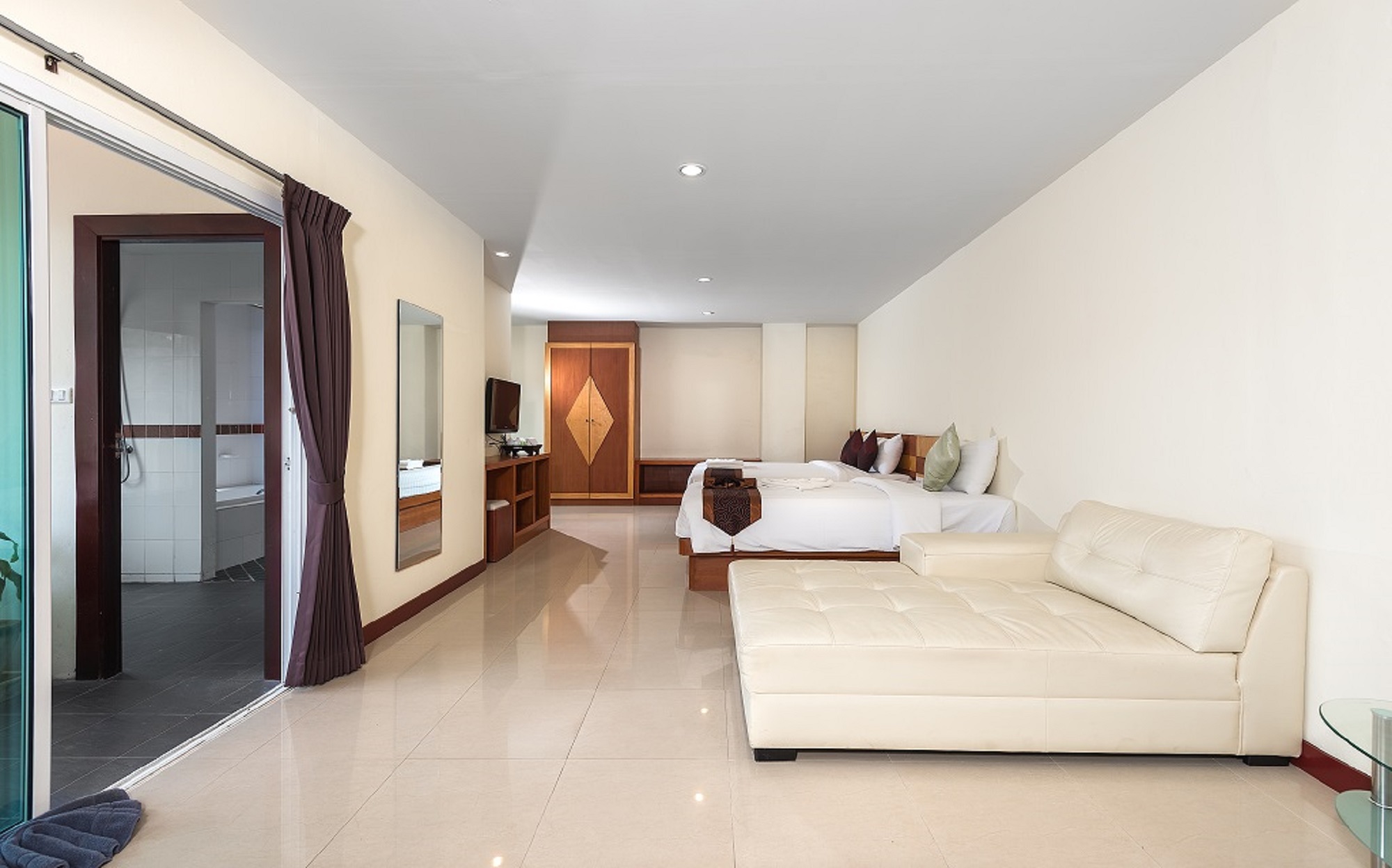 JUNIOR SUITE 