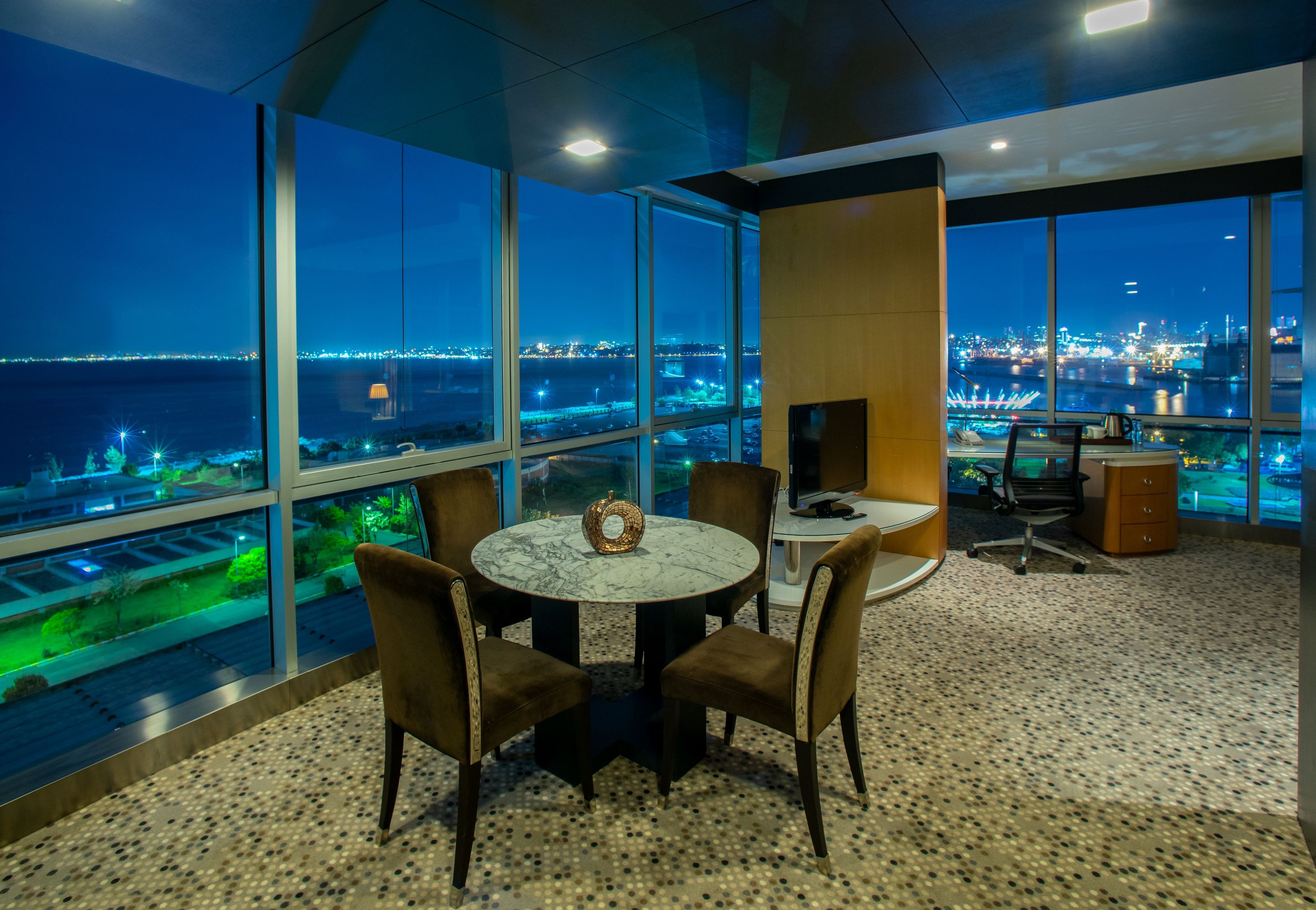 ONE BEDROOM SUITE WITH SEA VIEW