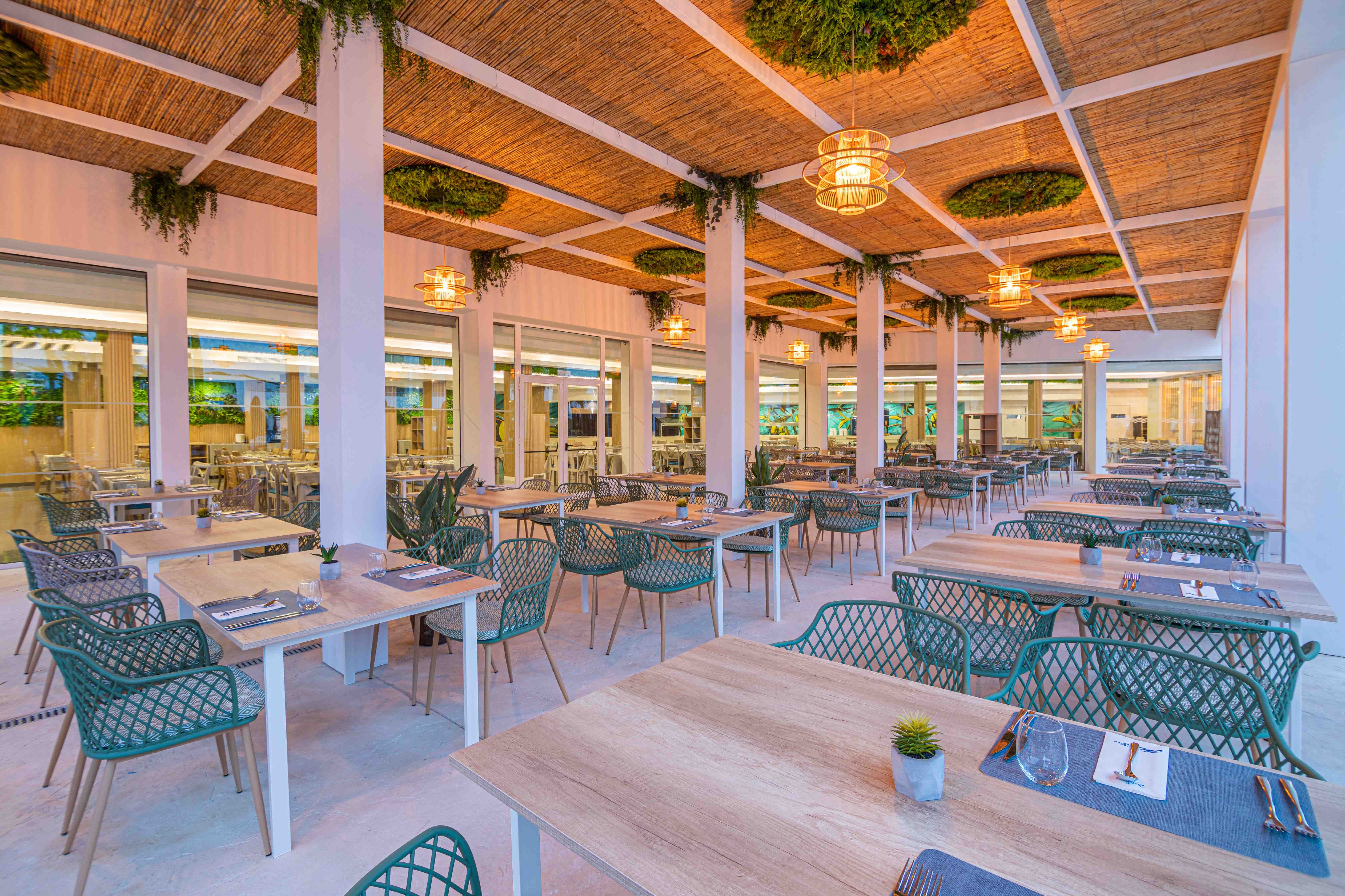 MAIN RESTAURANT