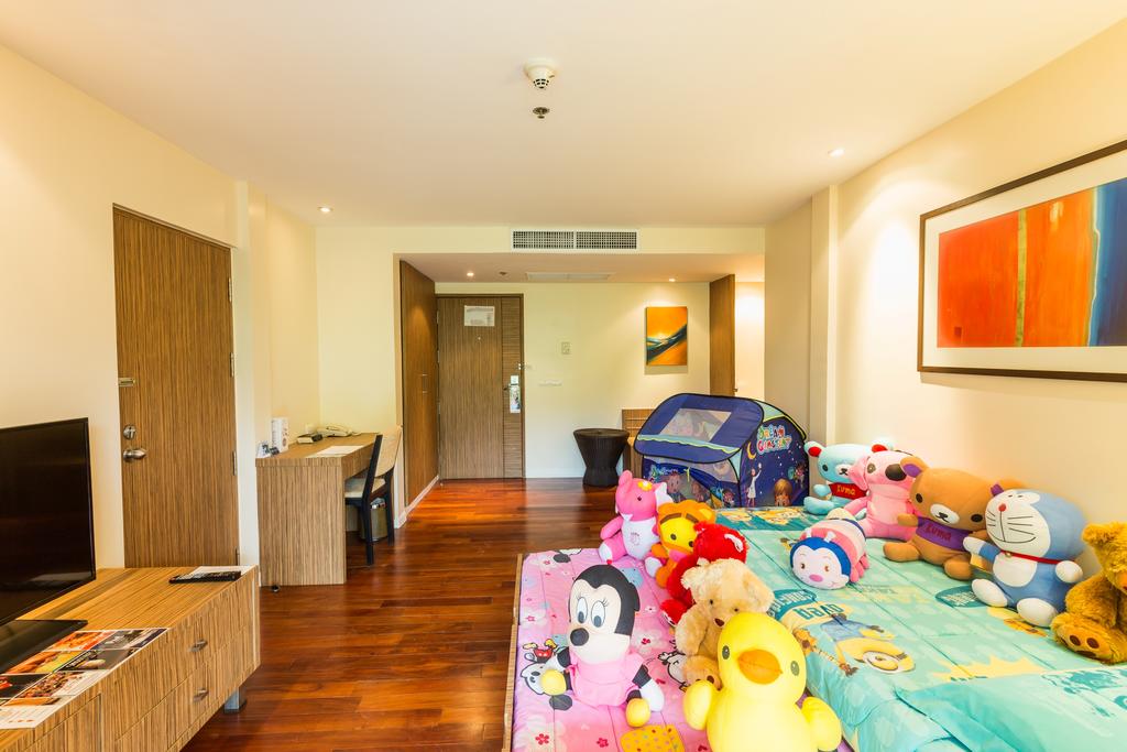 1 KING 1 BUNK FAMILY SUITE