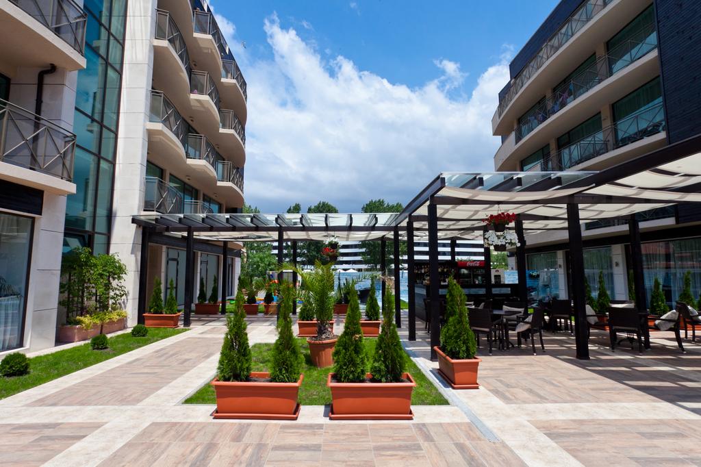 POOL BAR