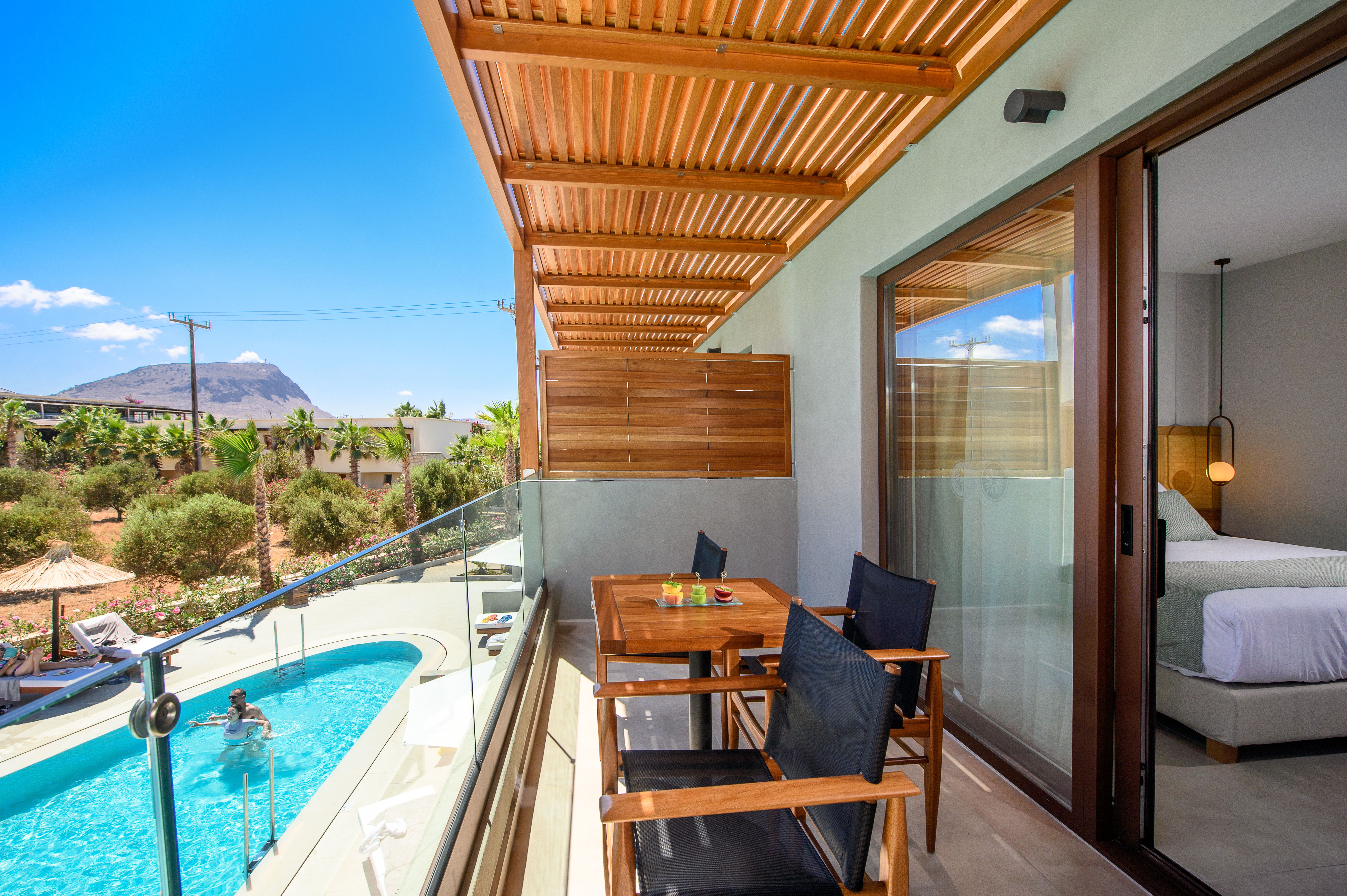 SUITE FAMILY POOL VIEW