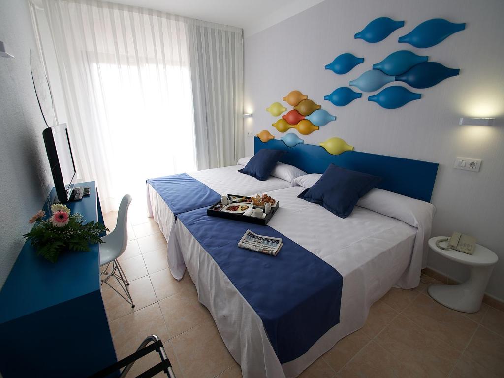 TWIN PLUS ROOM POOL VIEW BALCONY OR TERRACE