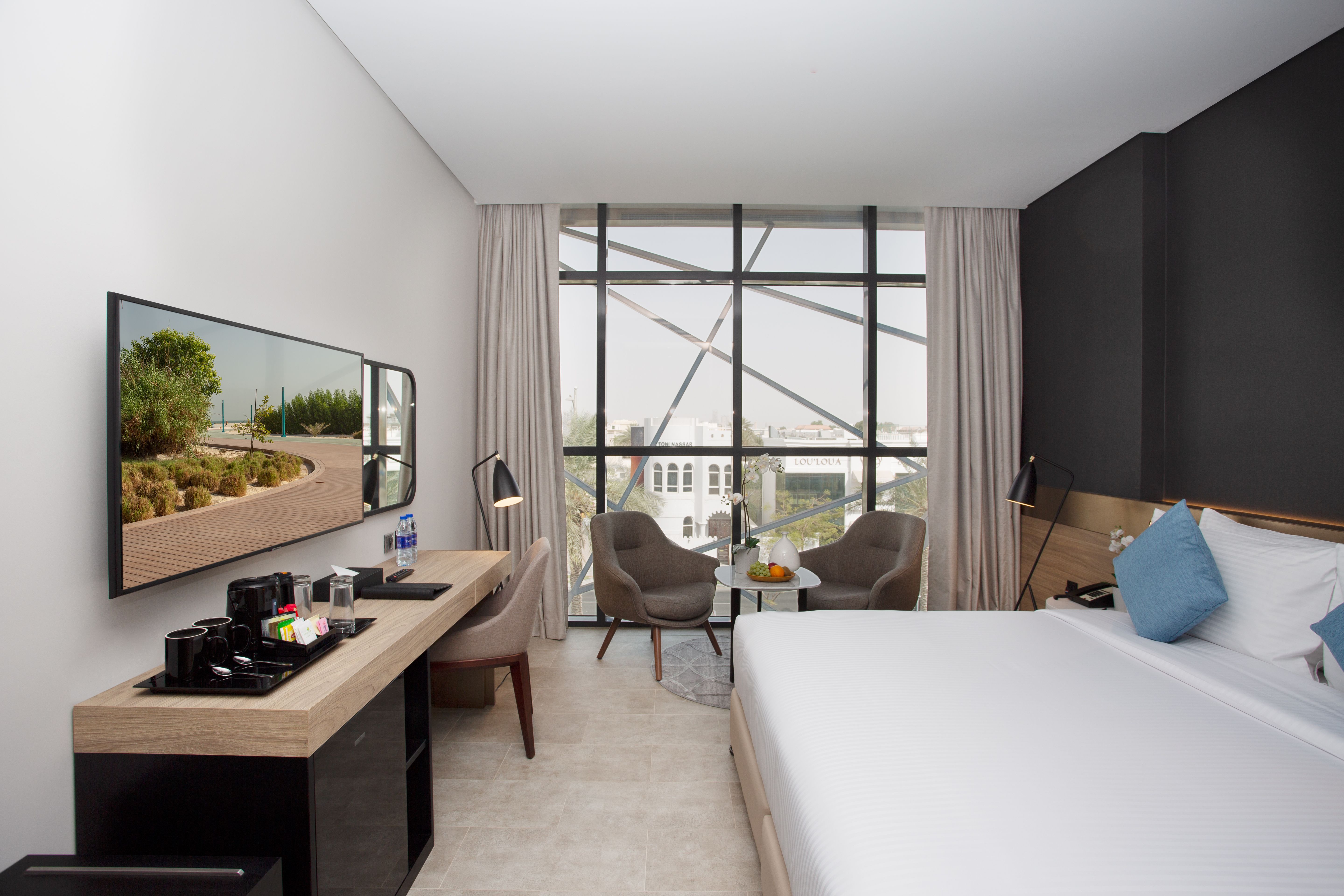 EXECUTIVE ROOM