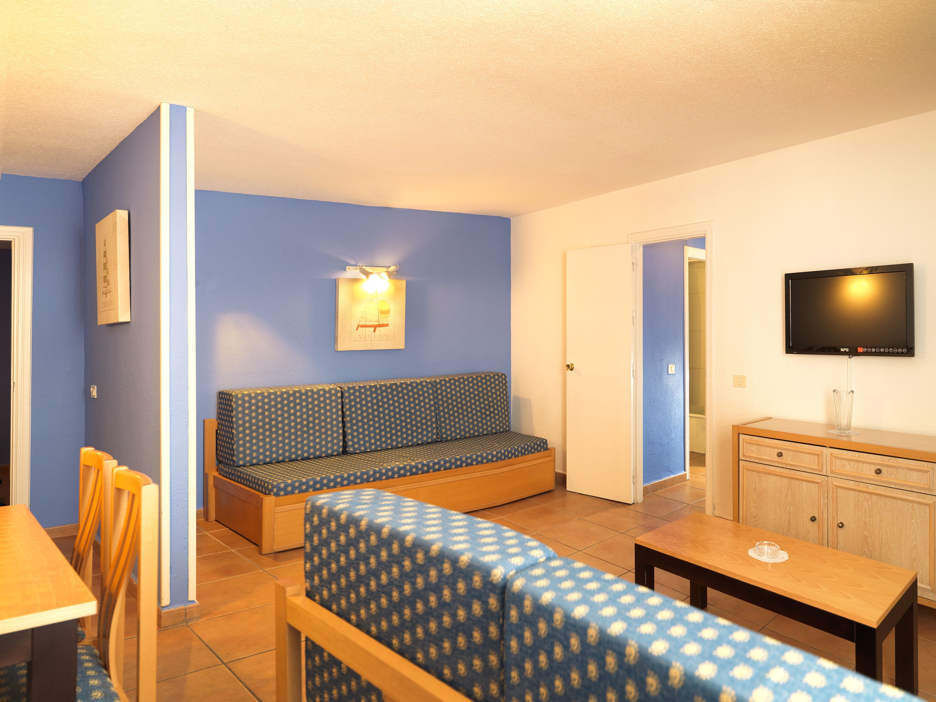 1 BEDROOM APARTMENT BALCONY OR TERRACE