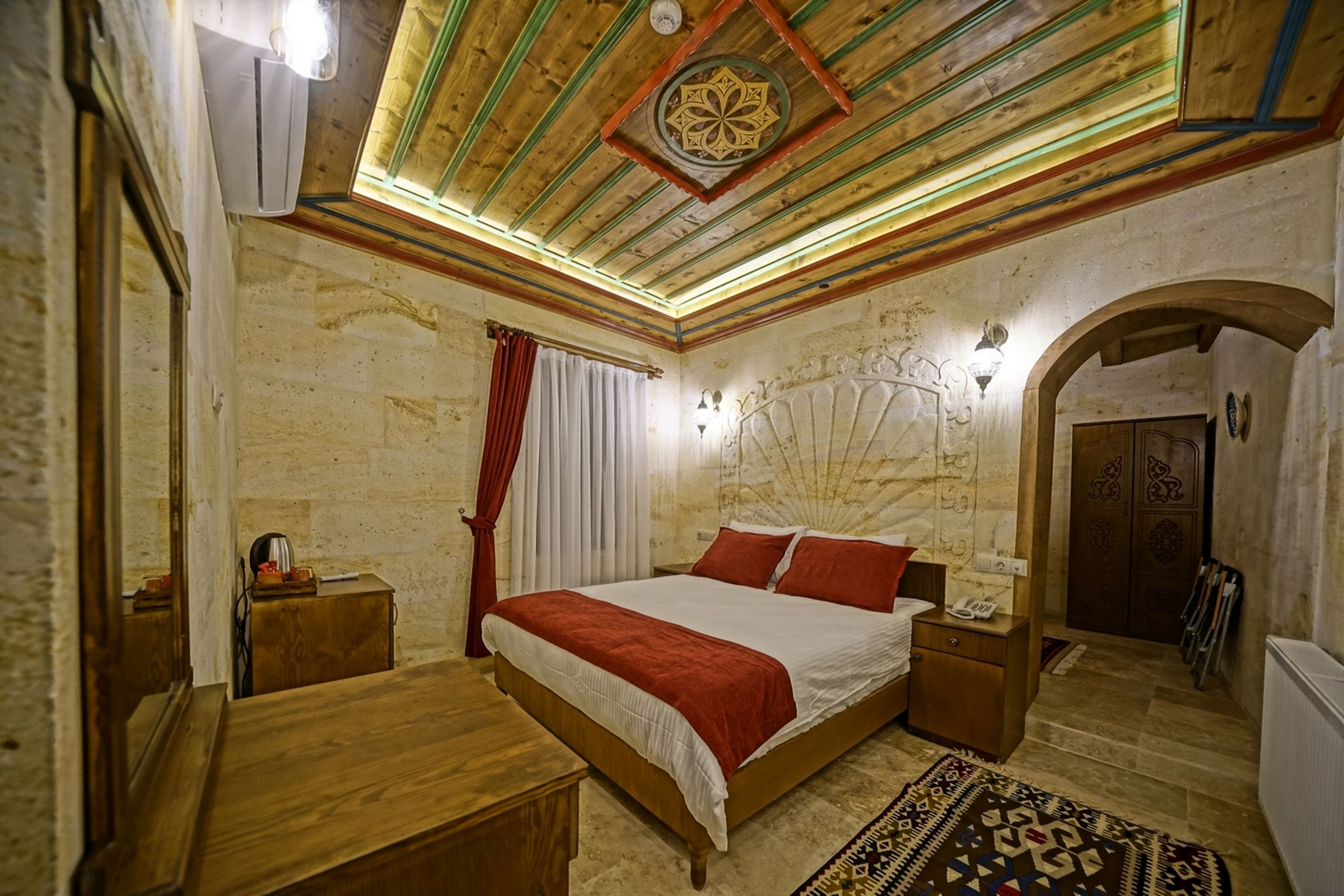 DELUXE WITH BALCONY ROOM