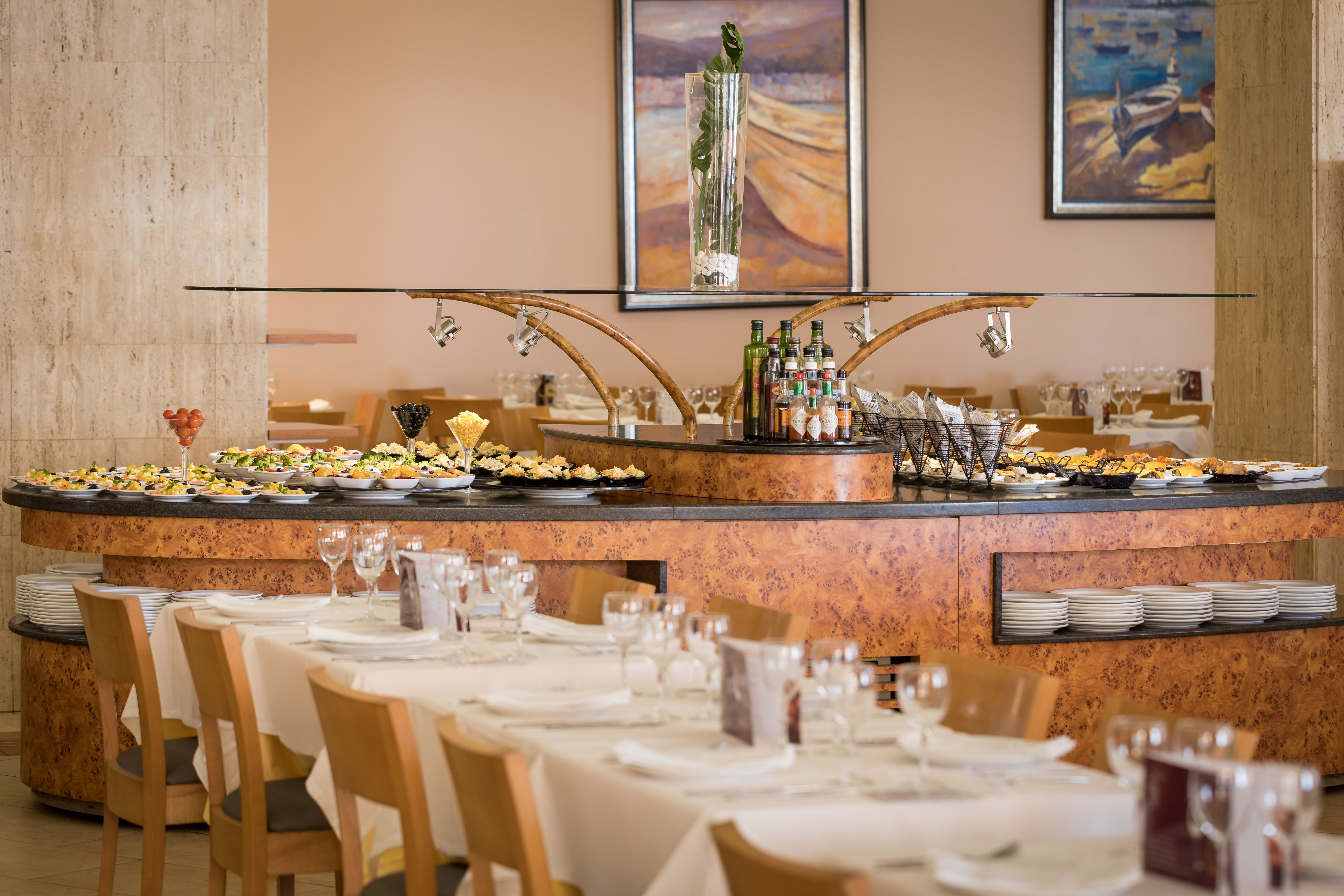 MAIN RESTAURANT
