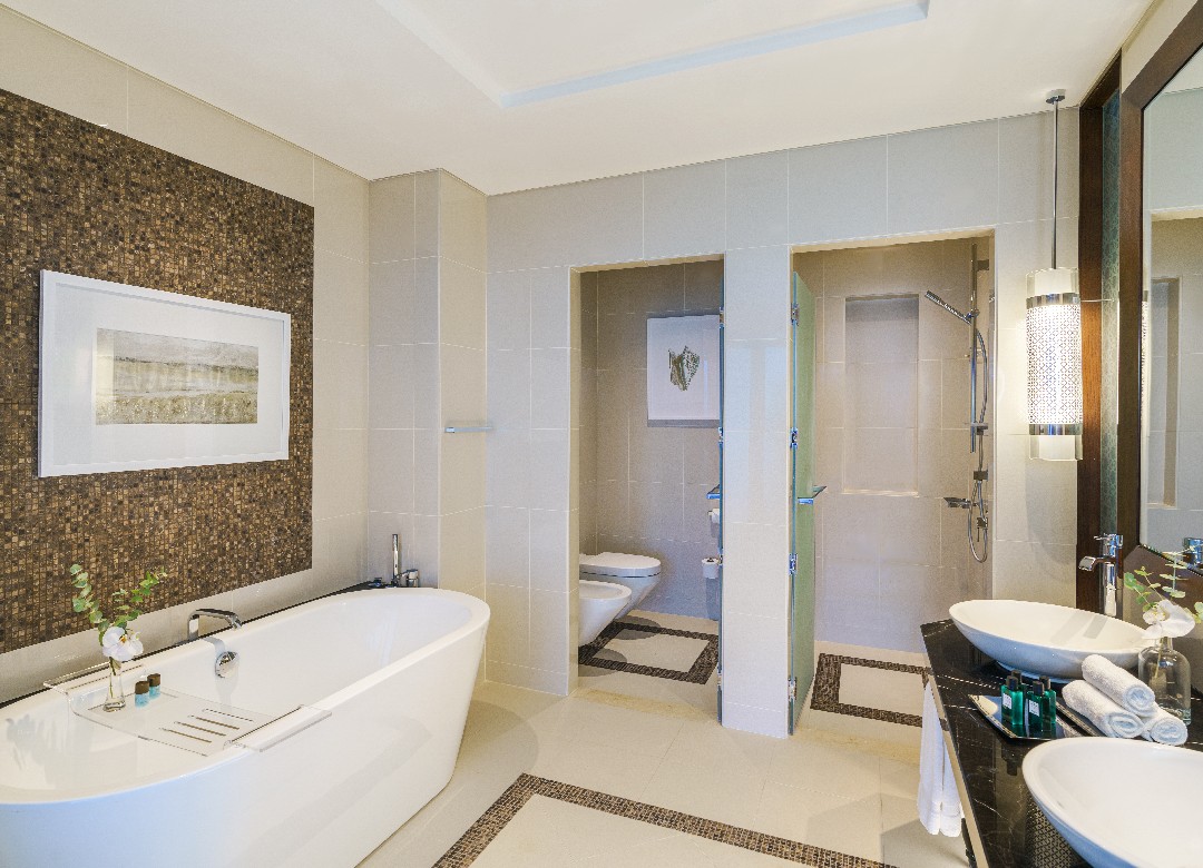 DELUXE ROOM SEA VIEW KING / TWIN