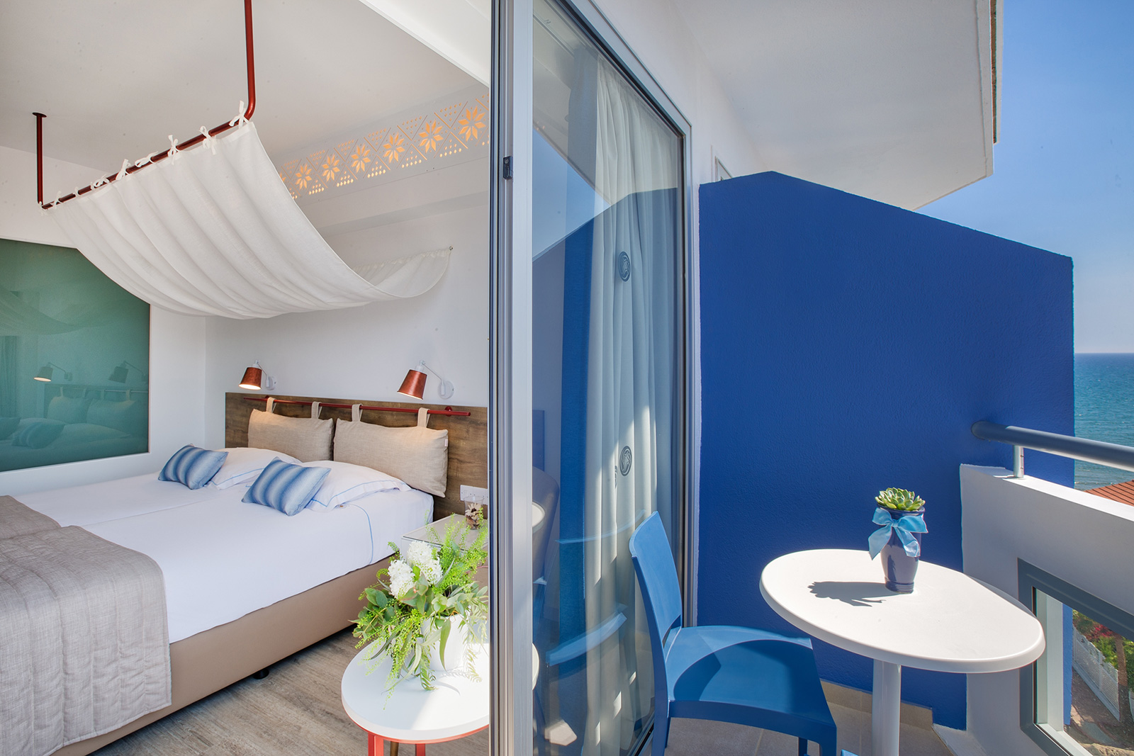 Superior Room (LateralSeaView, Balcony)