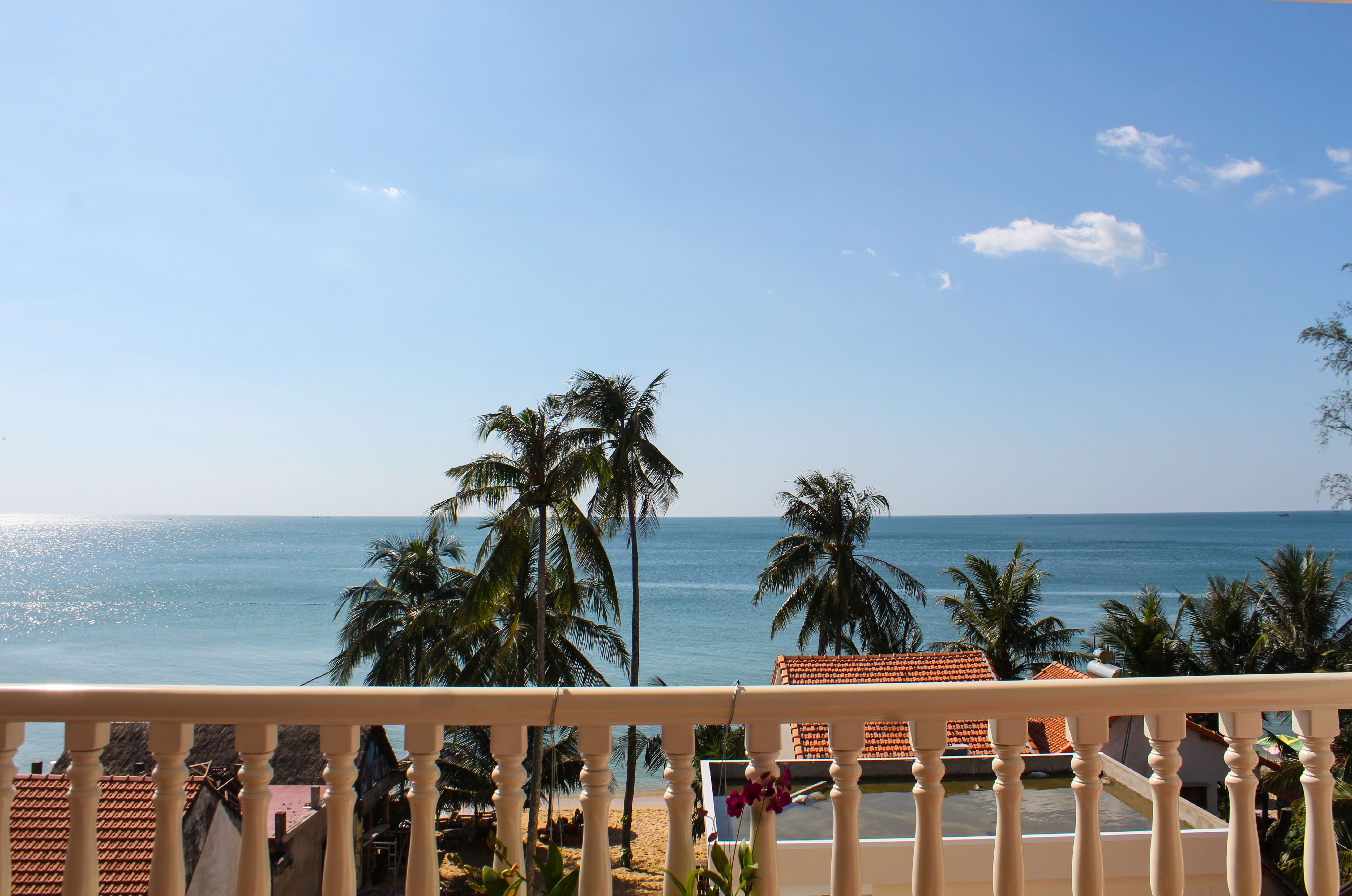 DELUXE SEA VIEW