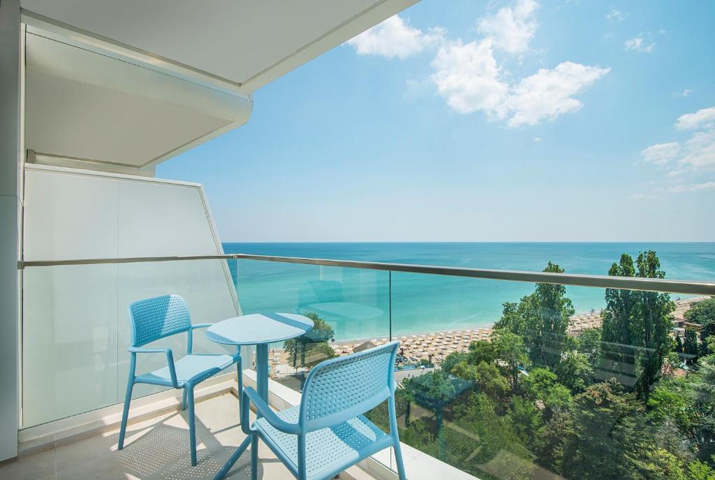 Single w.Child Standard Room (LateralSeaView, Balcony or Terrace)