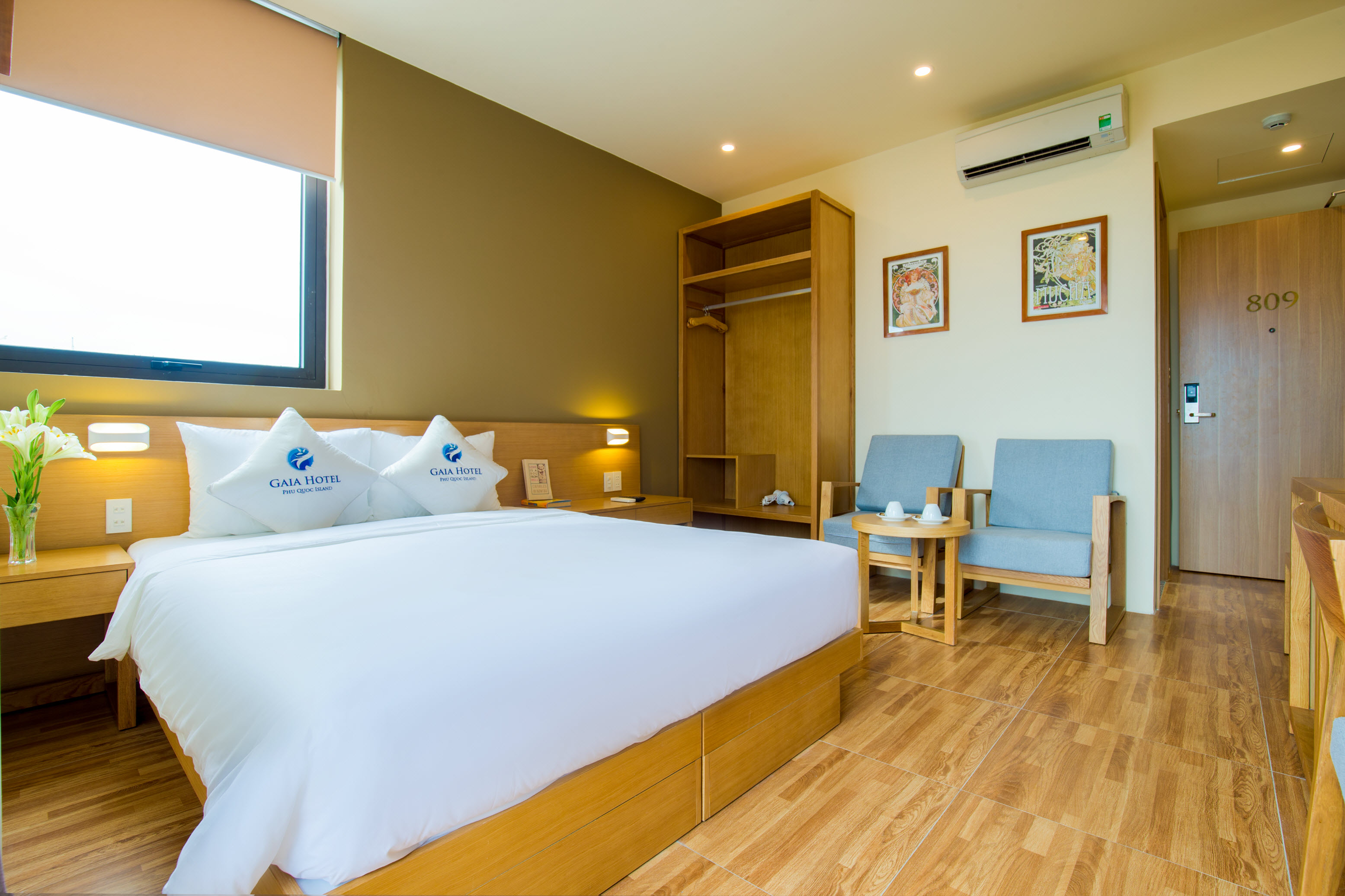 DELUXE ROOM DOUBLE WITH WINDOW	