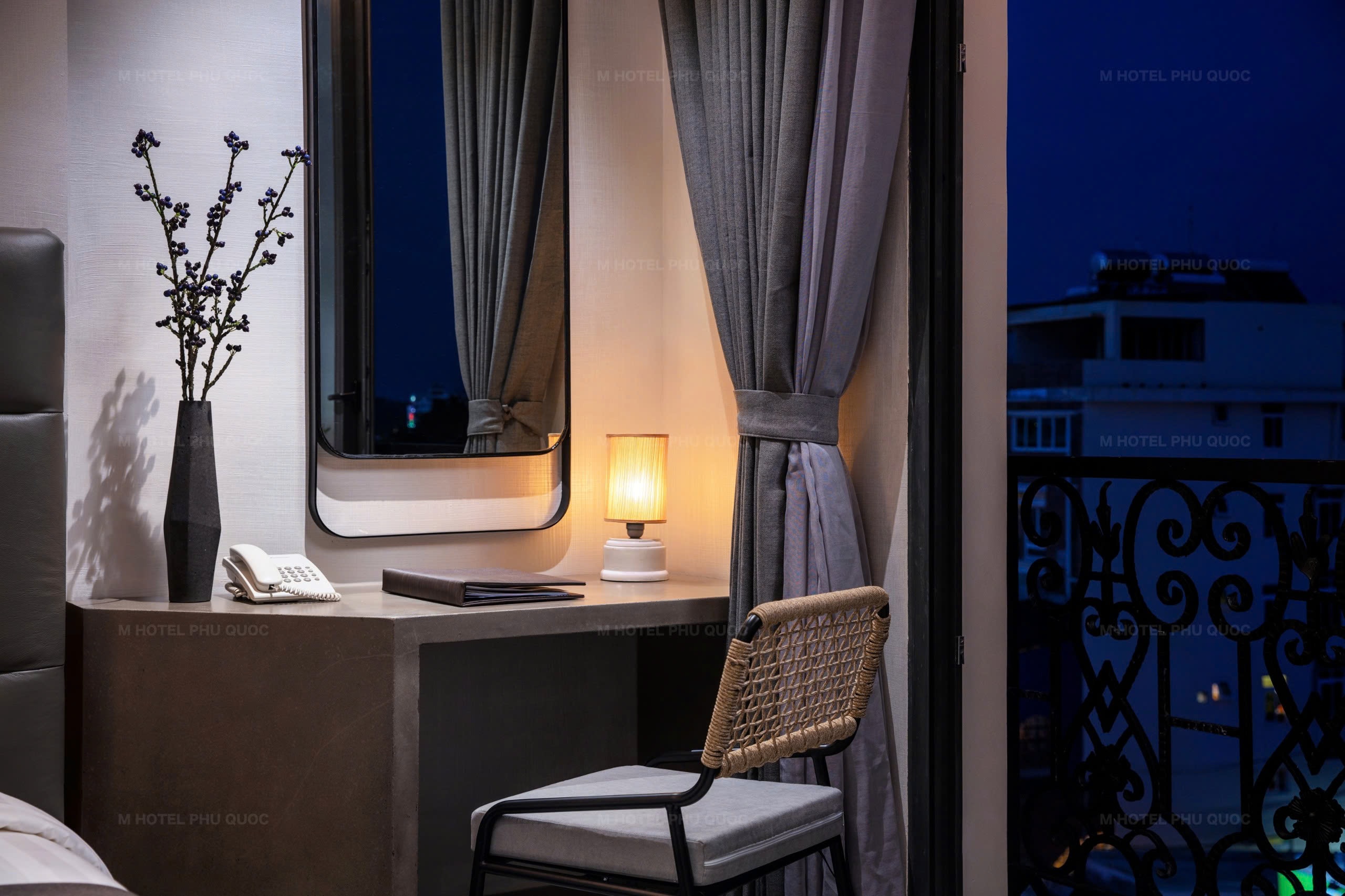 DELUXE TRIPLE SUITE CITYVIEW WITH BALCONY