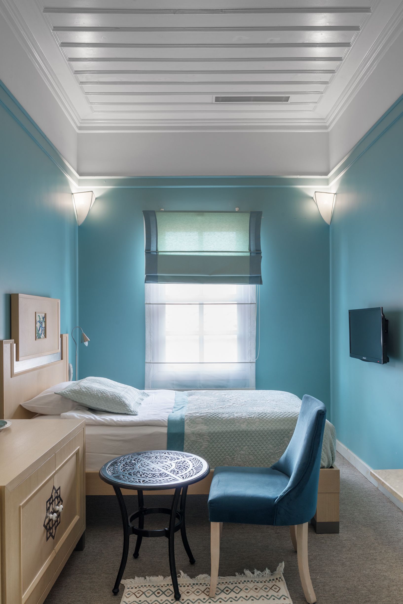 SINGLE ROOM