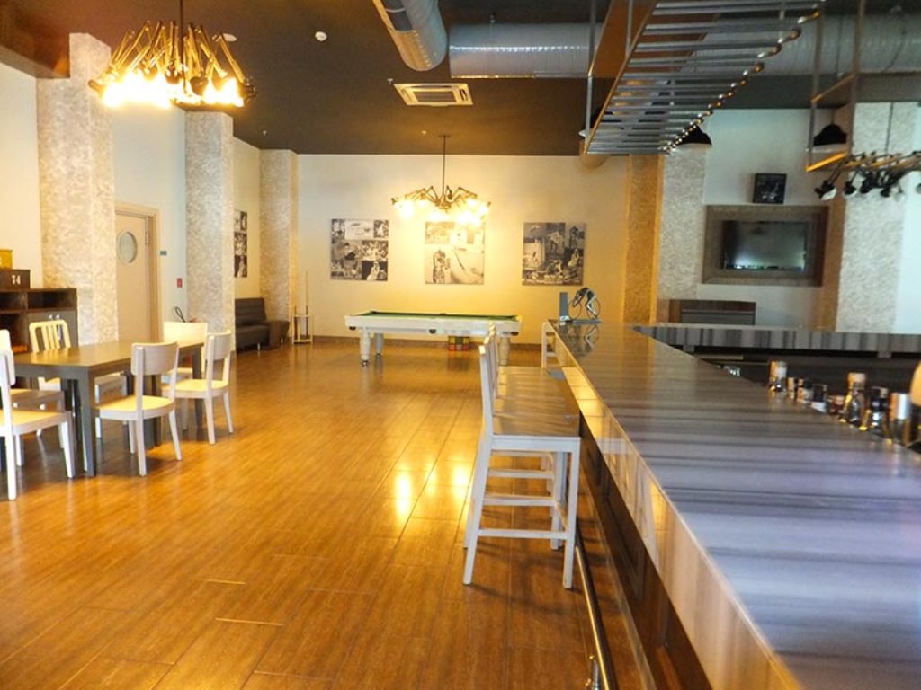 SPORTS BAR