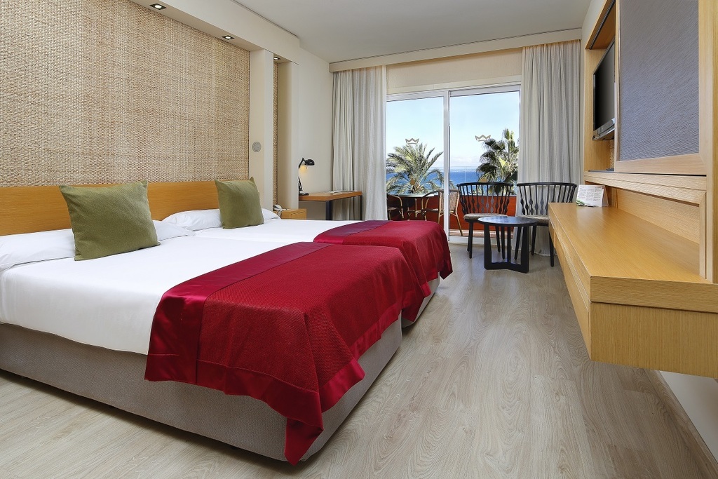 DOUBLE/TWIN SEA VIEW BALCONY OR TERRACE 