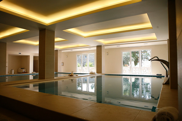 Halkidiki, Hotel Alexander the Great, piscina interioara.jpg