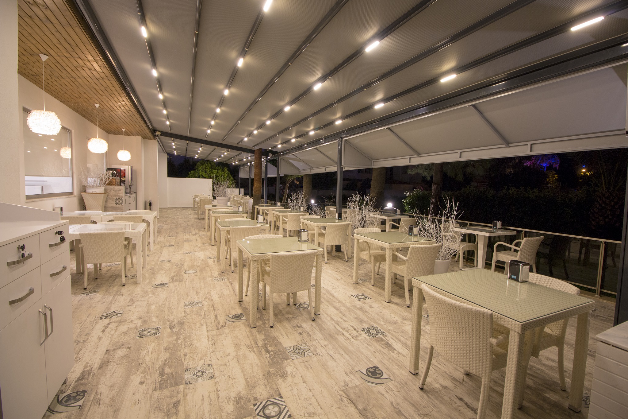 MAIN RESTAURANT