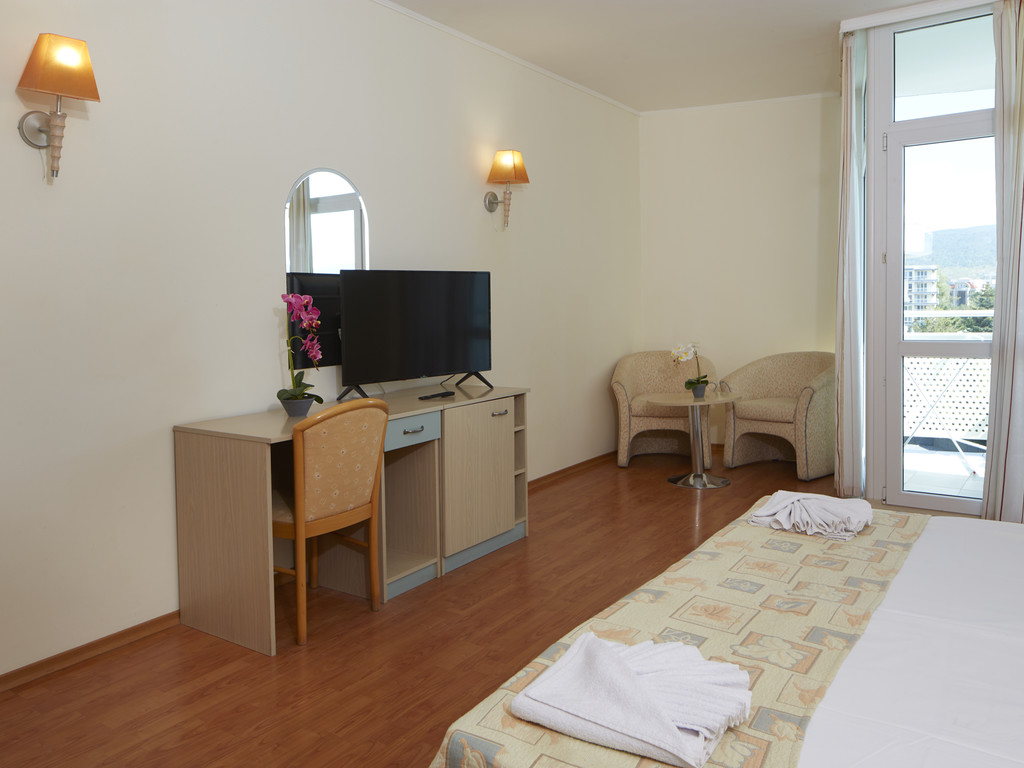 DOUBLE ROOM 