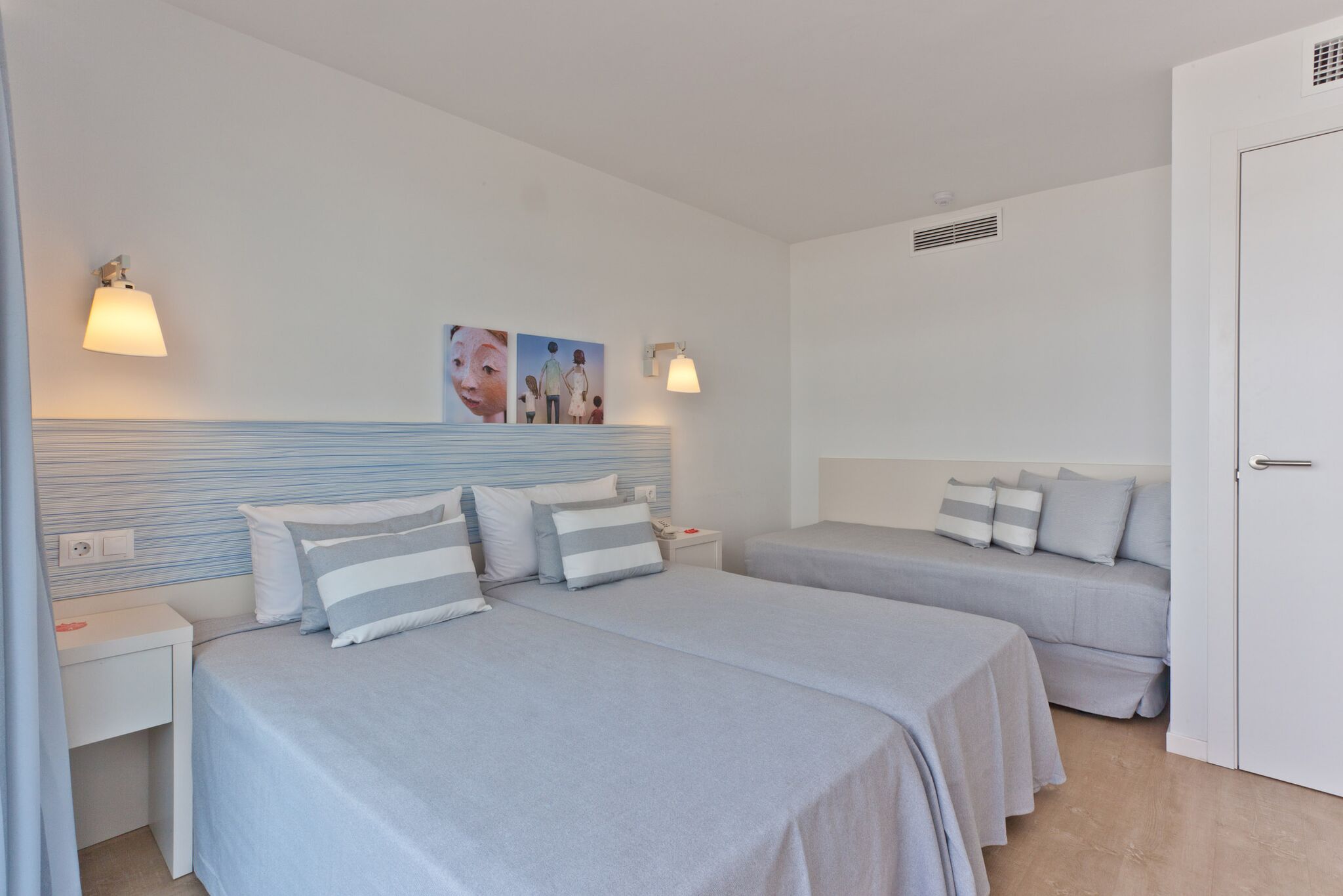 DELUXE FAMILY ROOM BALCONY OR TERRACE