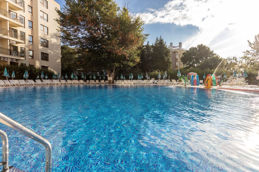 1.Outdoor Pool _ Prestige Hotel _ Aquapark.jpg