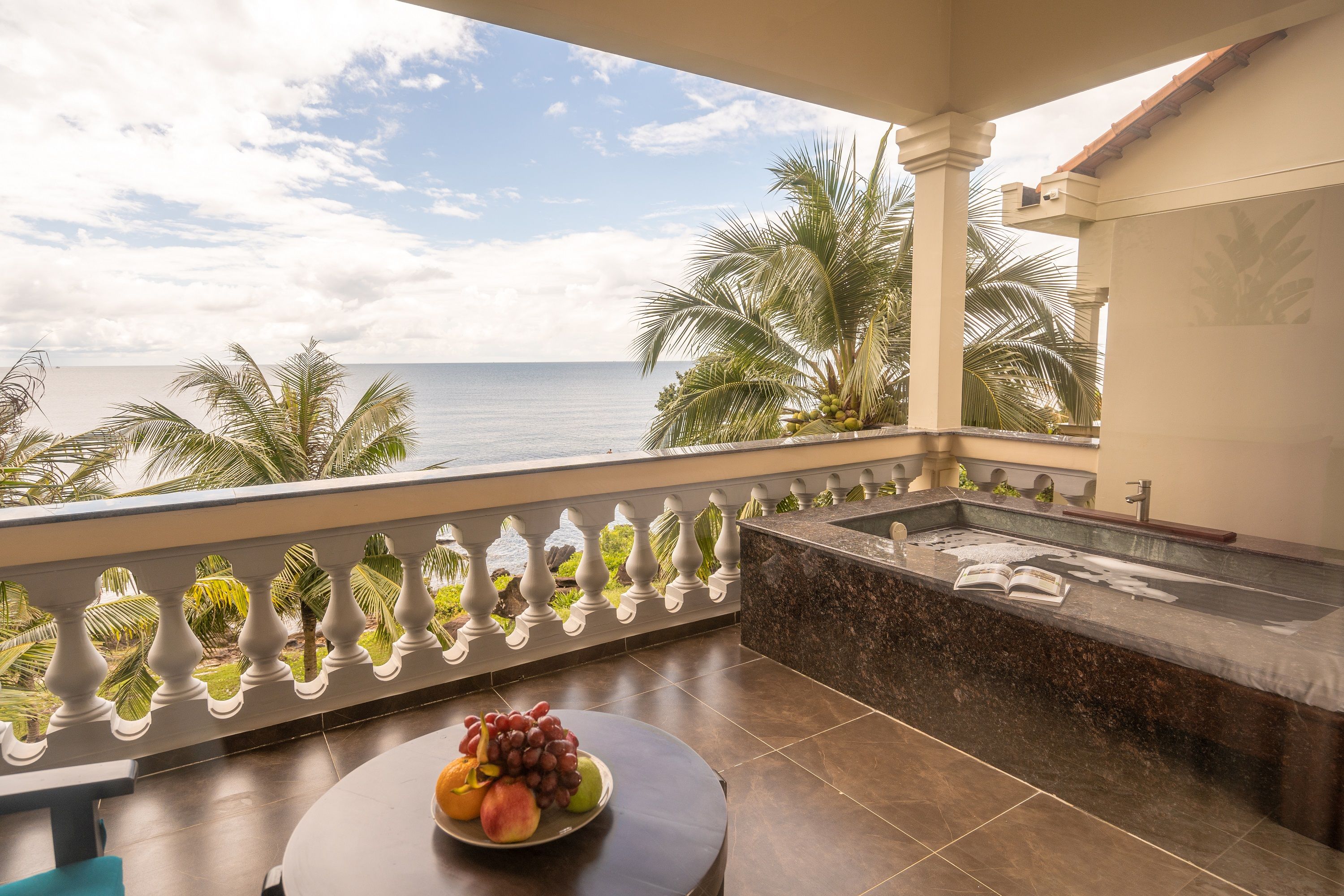 VILLA OCEANVIEW WITH OPEN BATHTUB
