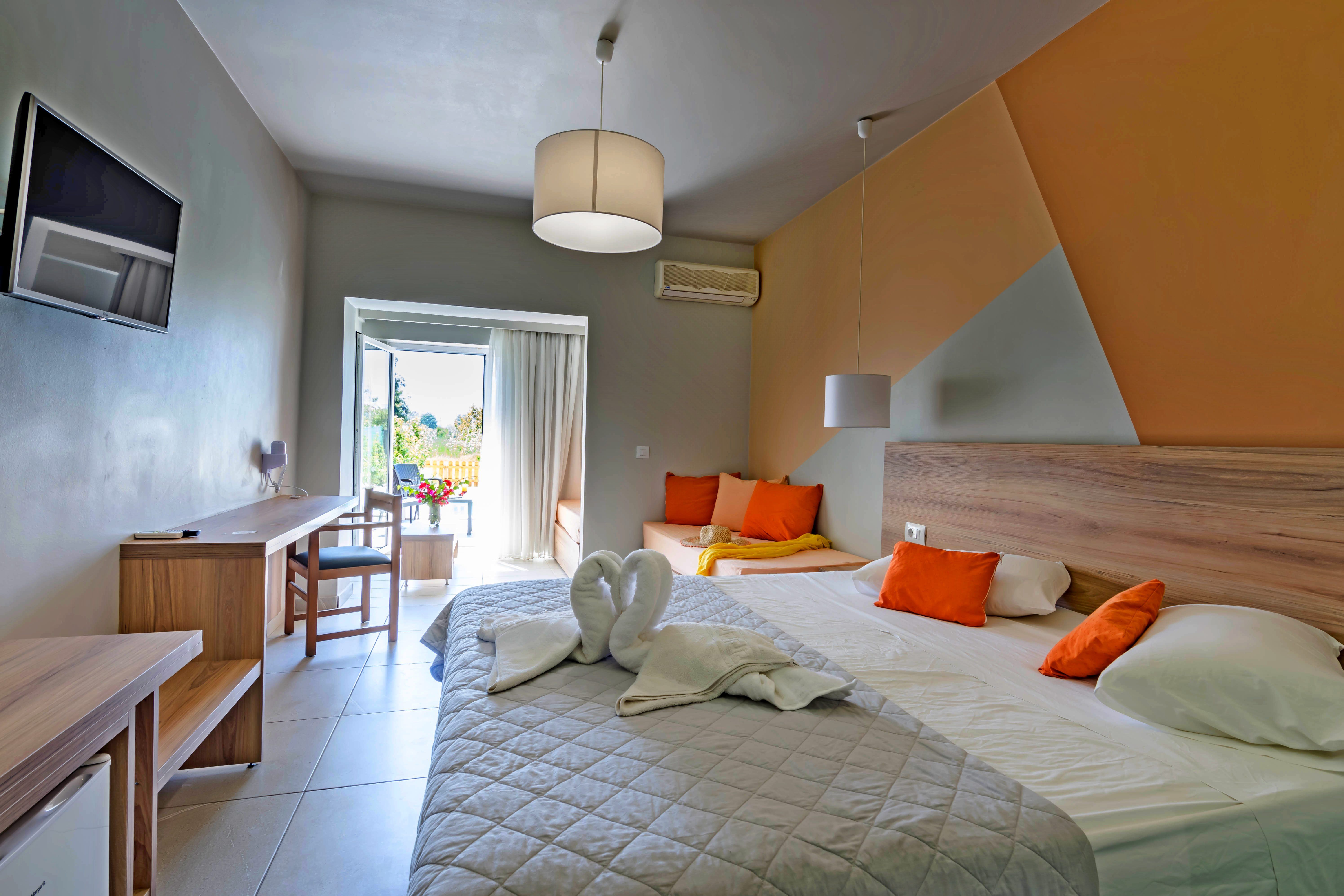 ROOM FAMILY OPEN PLAN PRIVATE POOL