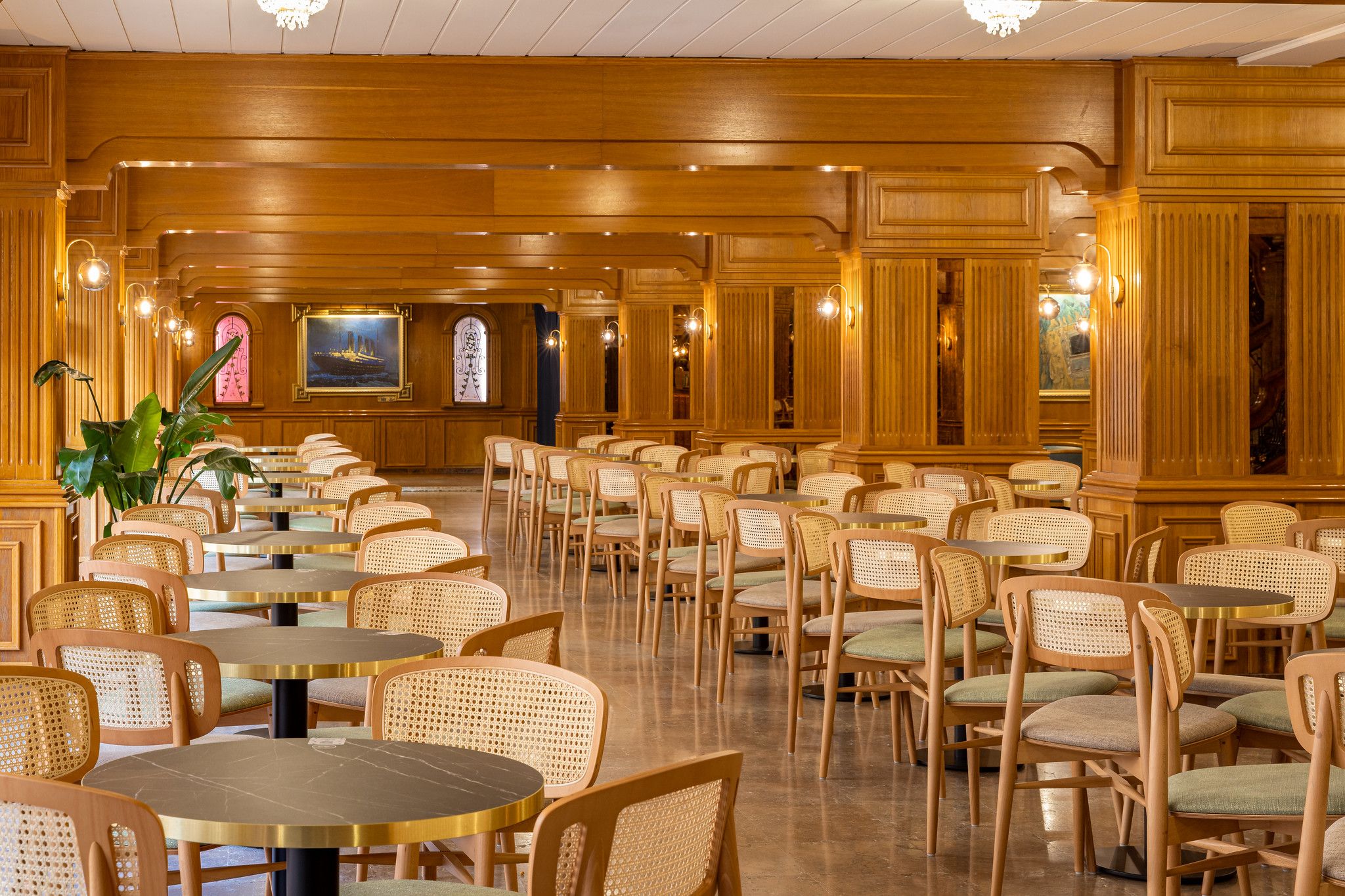 LOBBY BAR