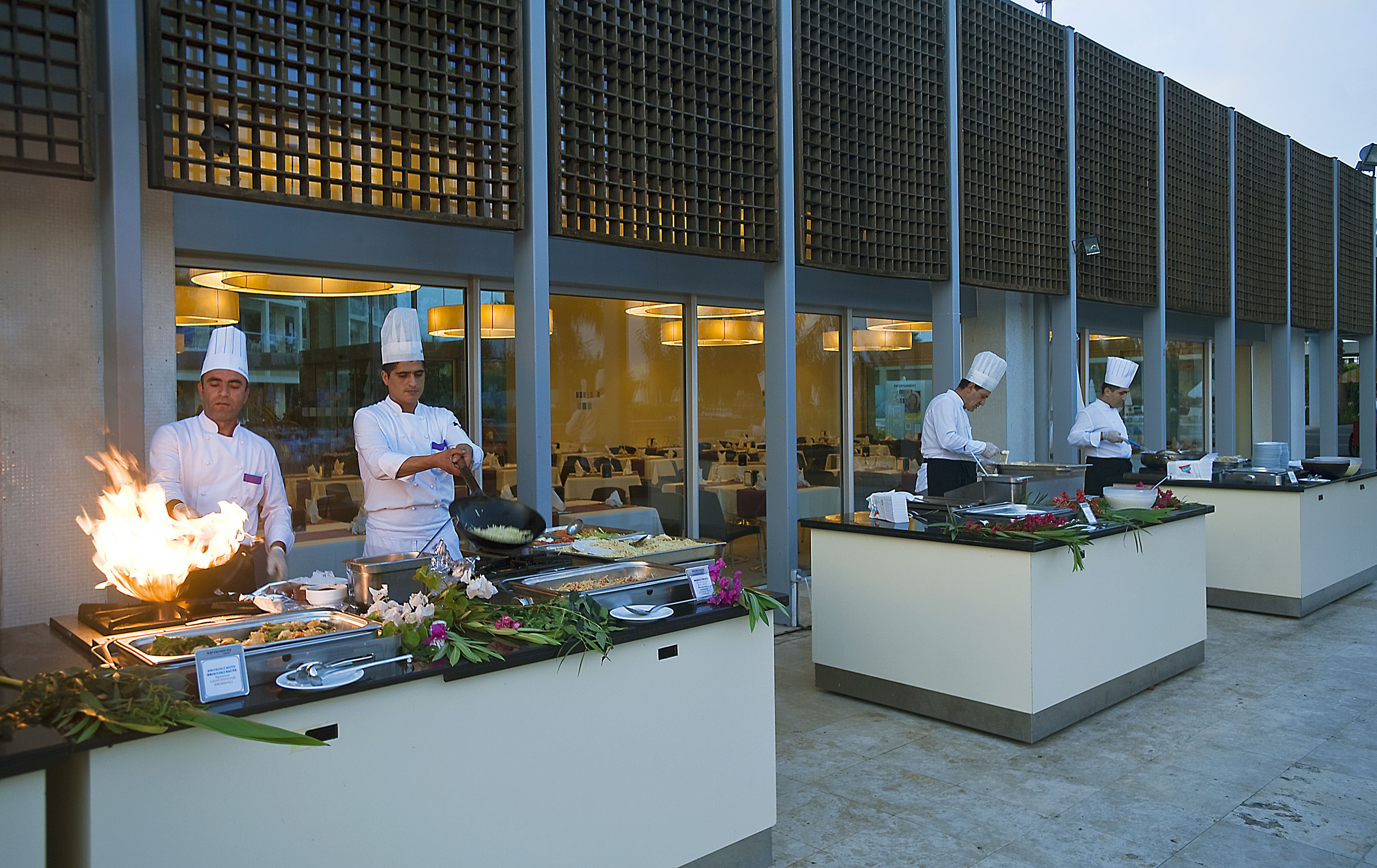 MAIN RESTAURANT